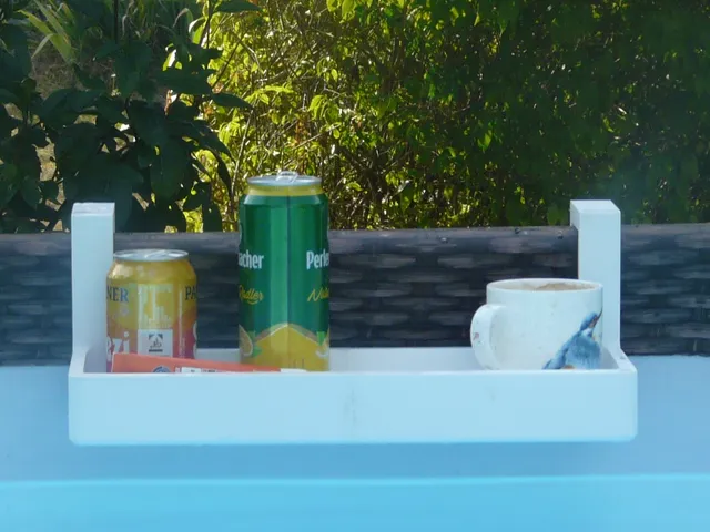 Poolside Drink & Glasses Holder — foto autora