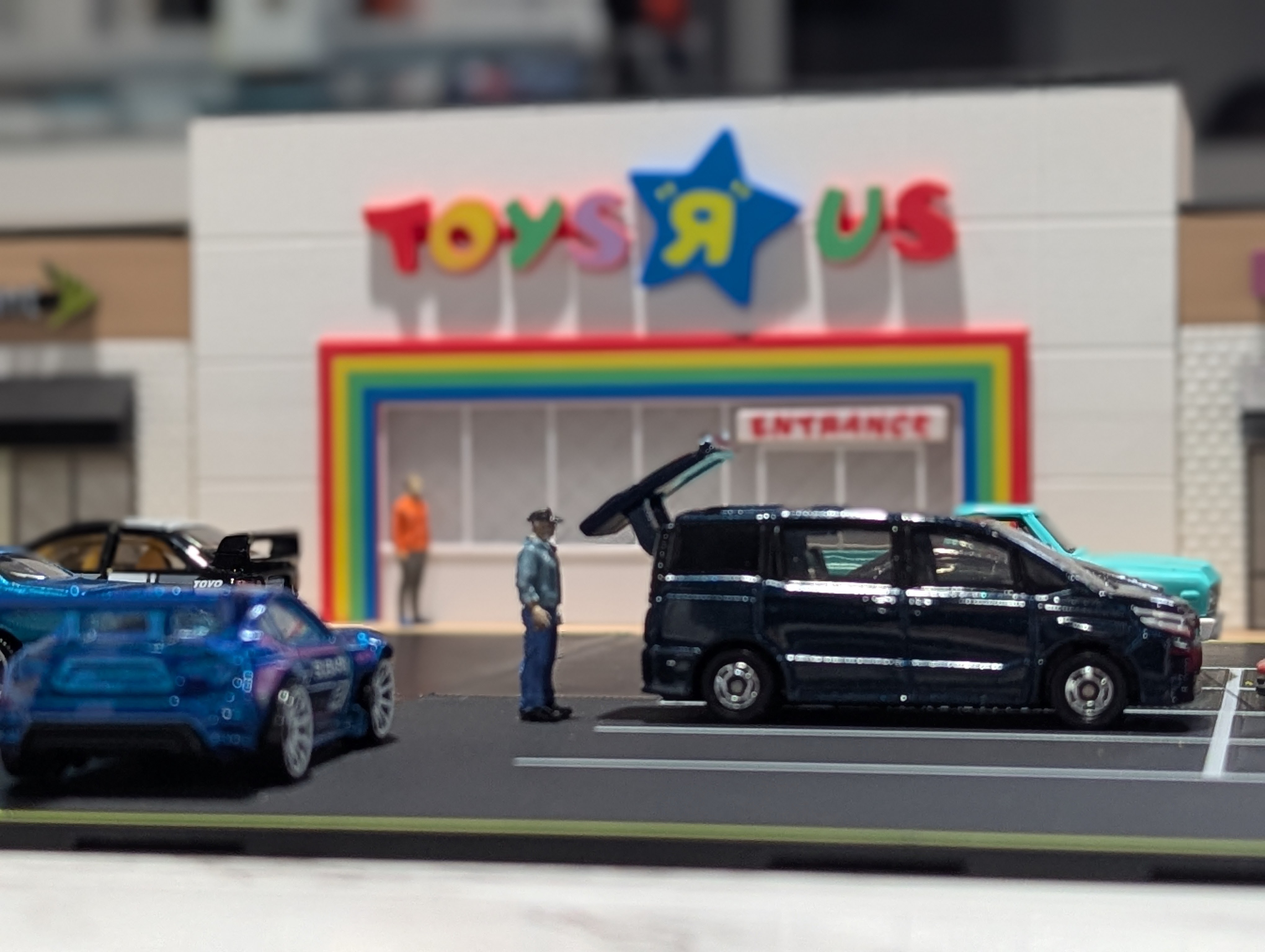 Toys R Us Model Set - 1:64 Scale Diorama — thumbnail 15