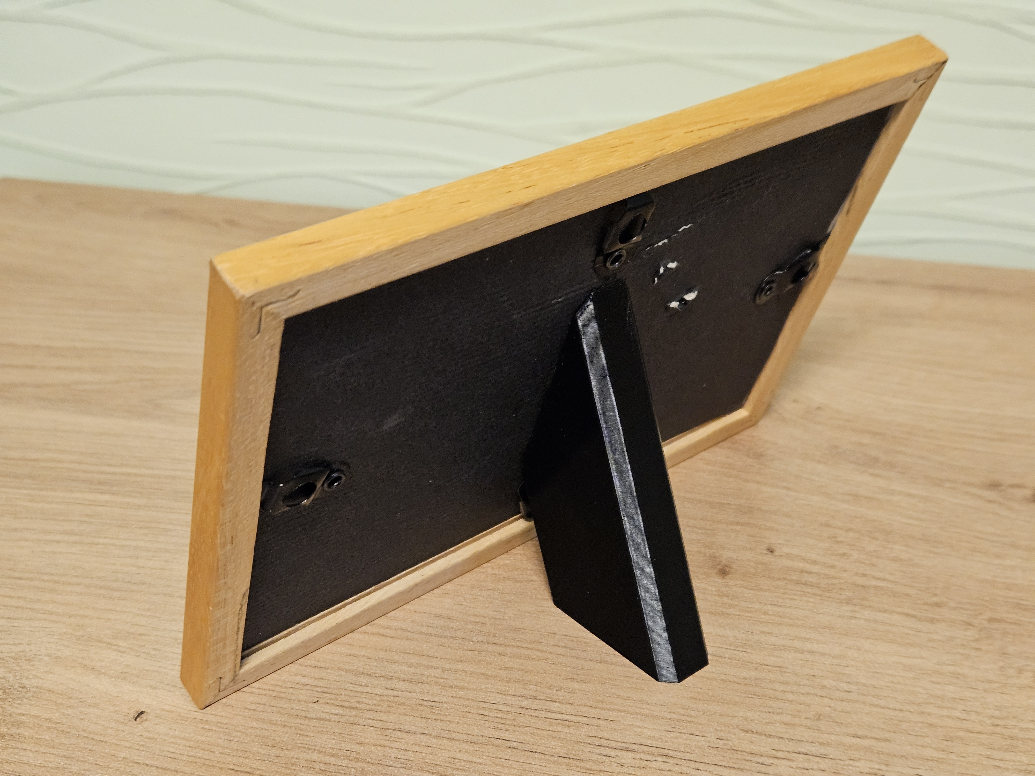 Picture Frame Strut
