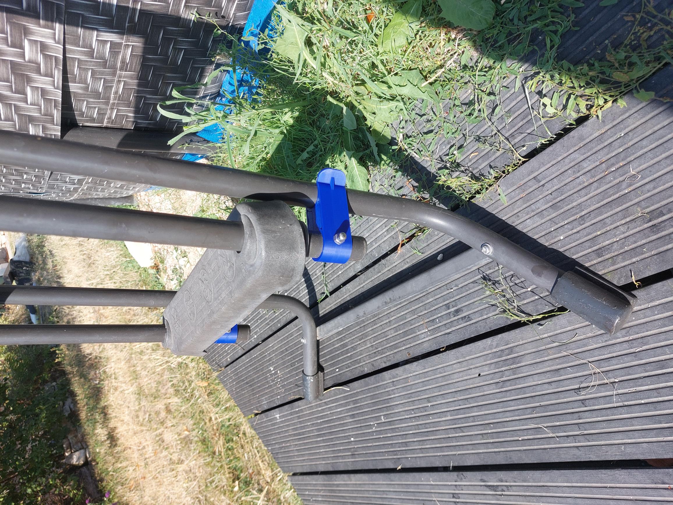 Pool ladder holder