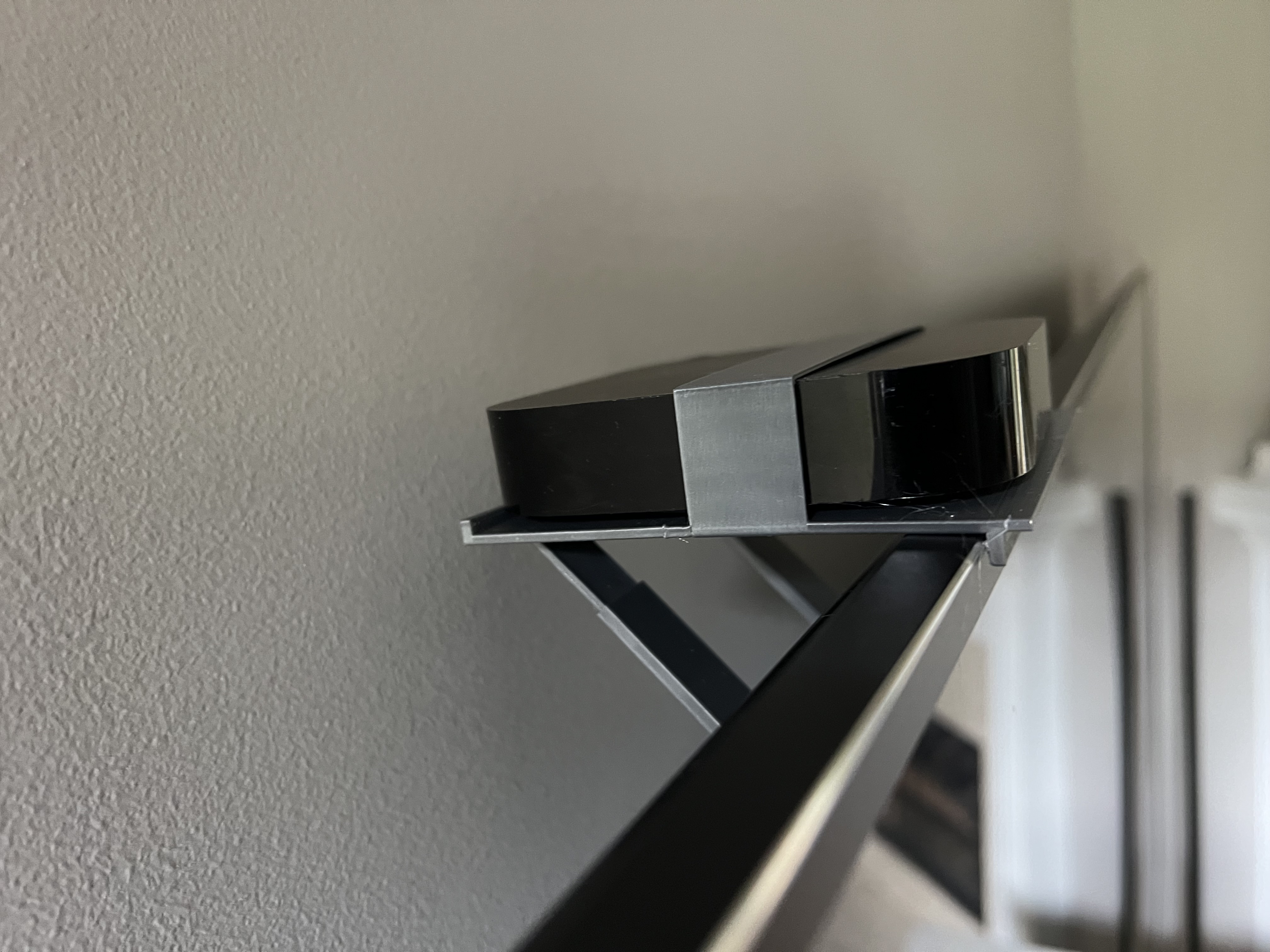 Apple TV 3rd Generation top mount for TV