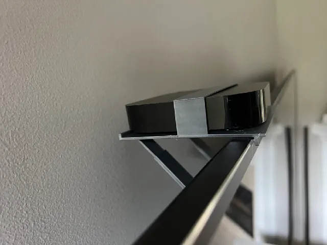Apple TV 3rd Generation top mount for TV