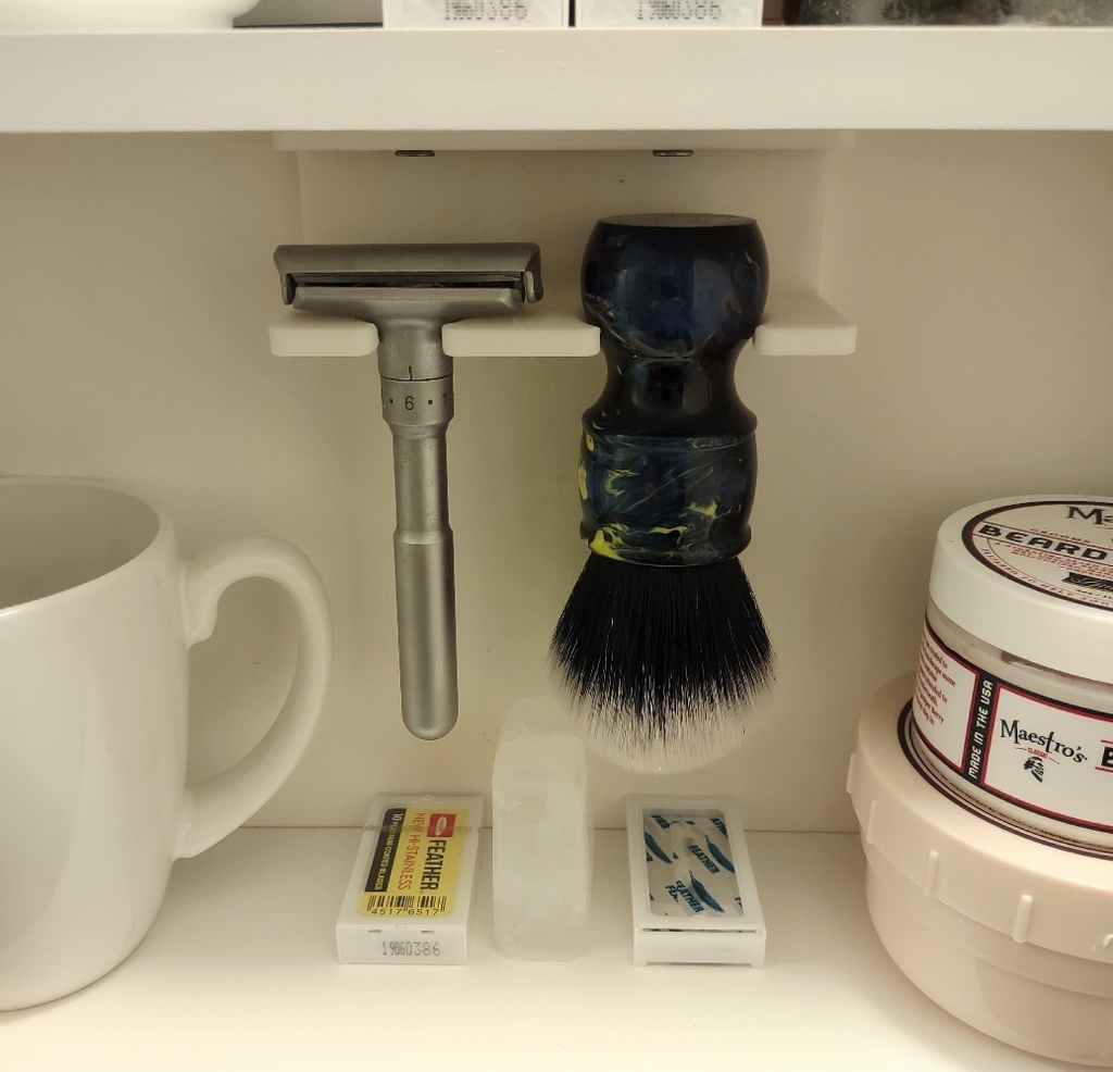 Shaving station