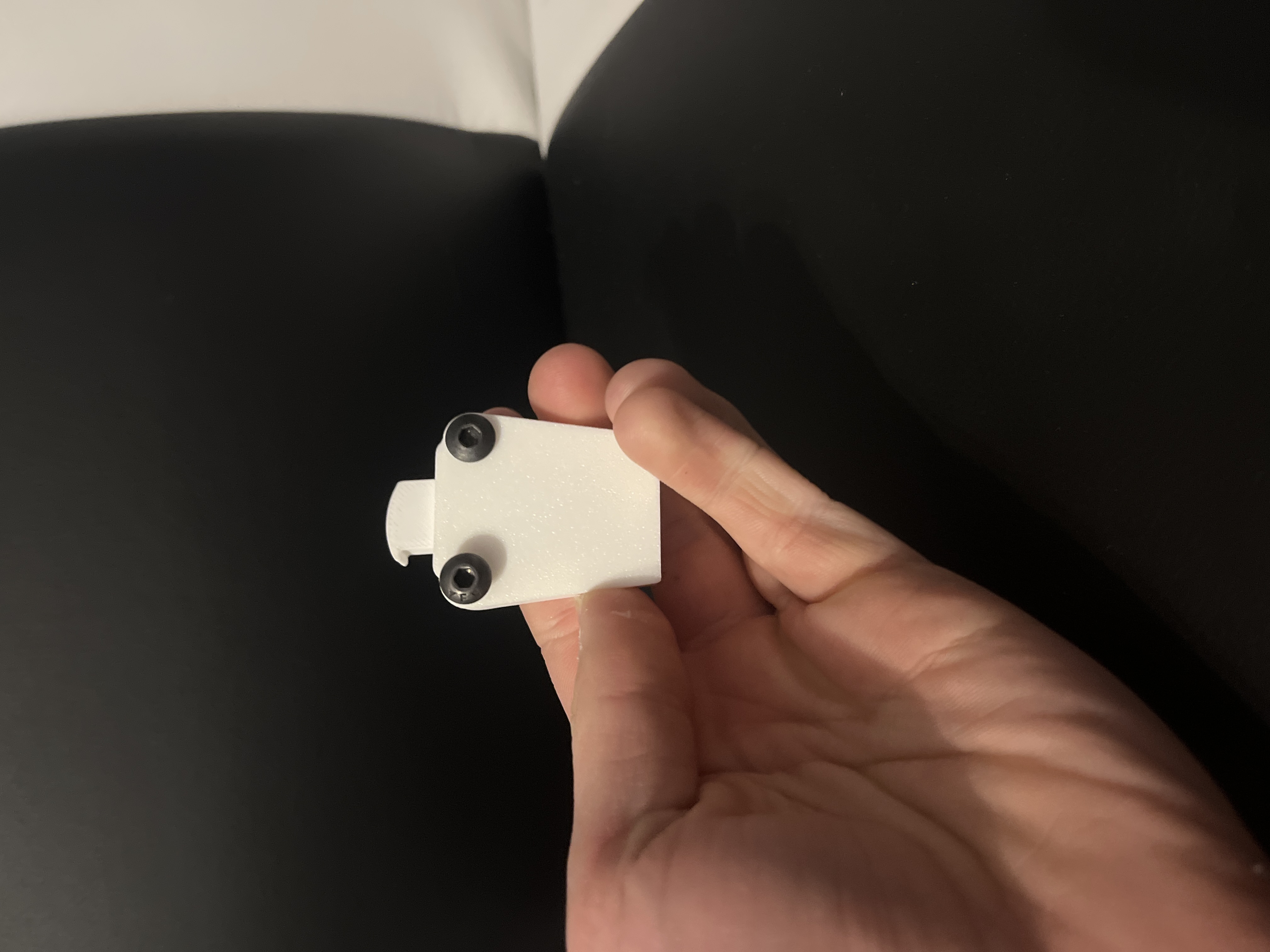 Miniatura 2 do modelo 3D spring loaded latch