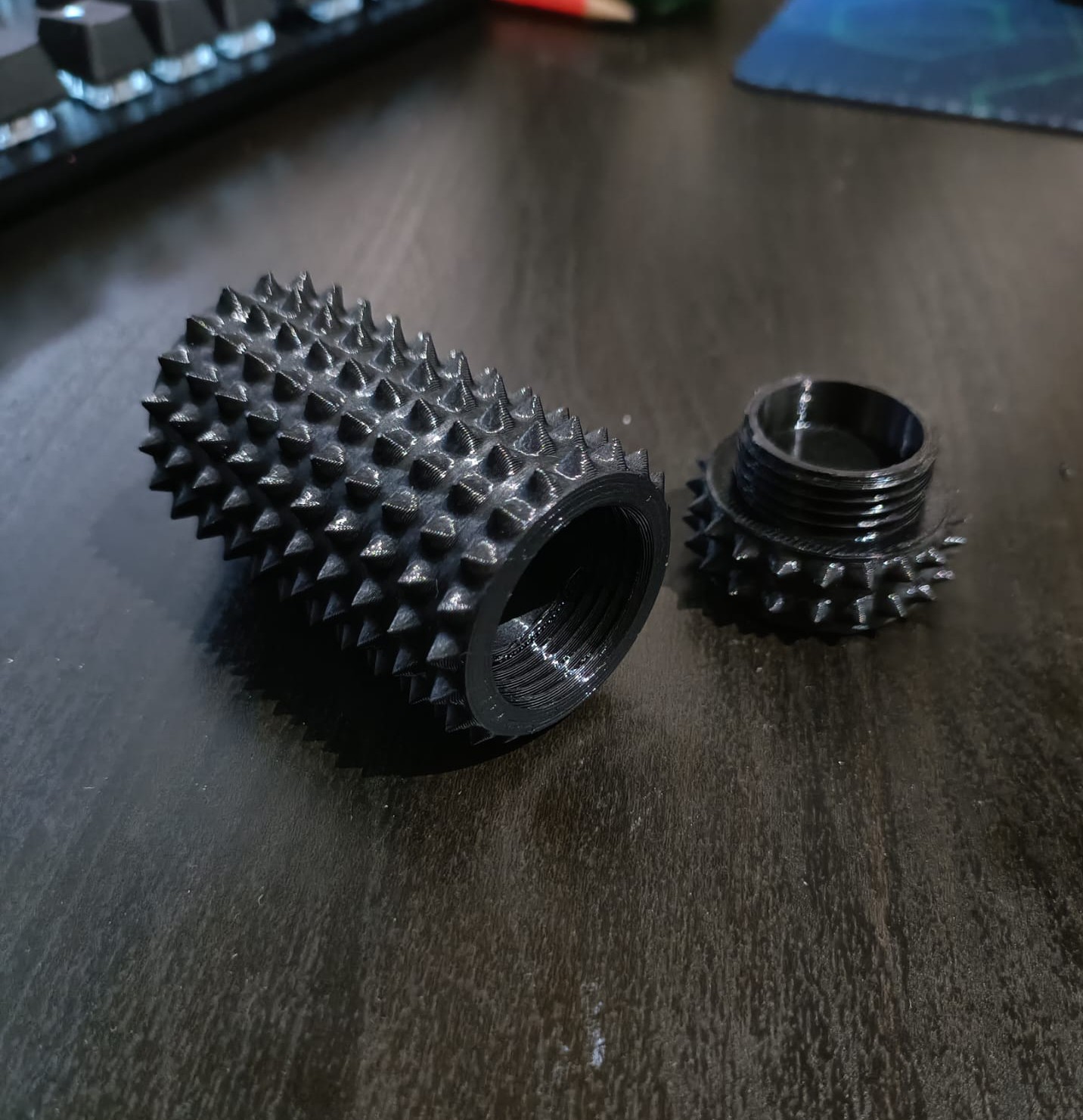 pain fidget unscrewable key chain