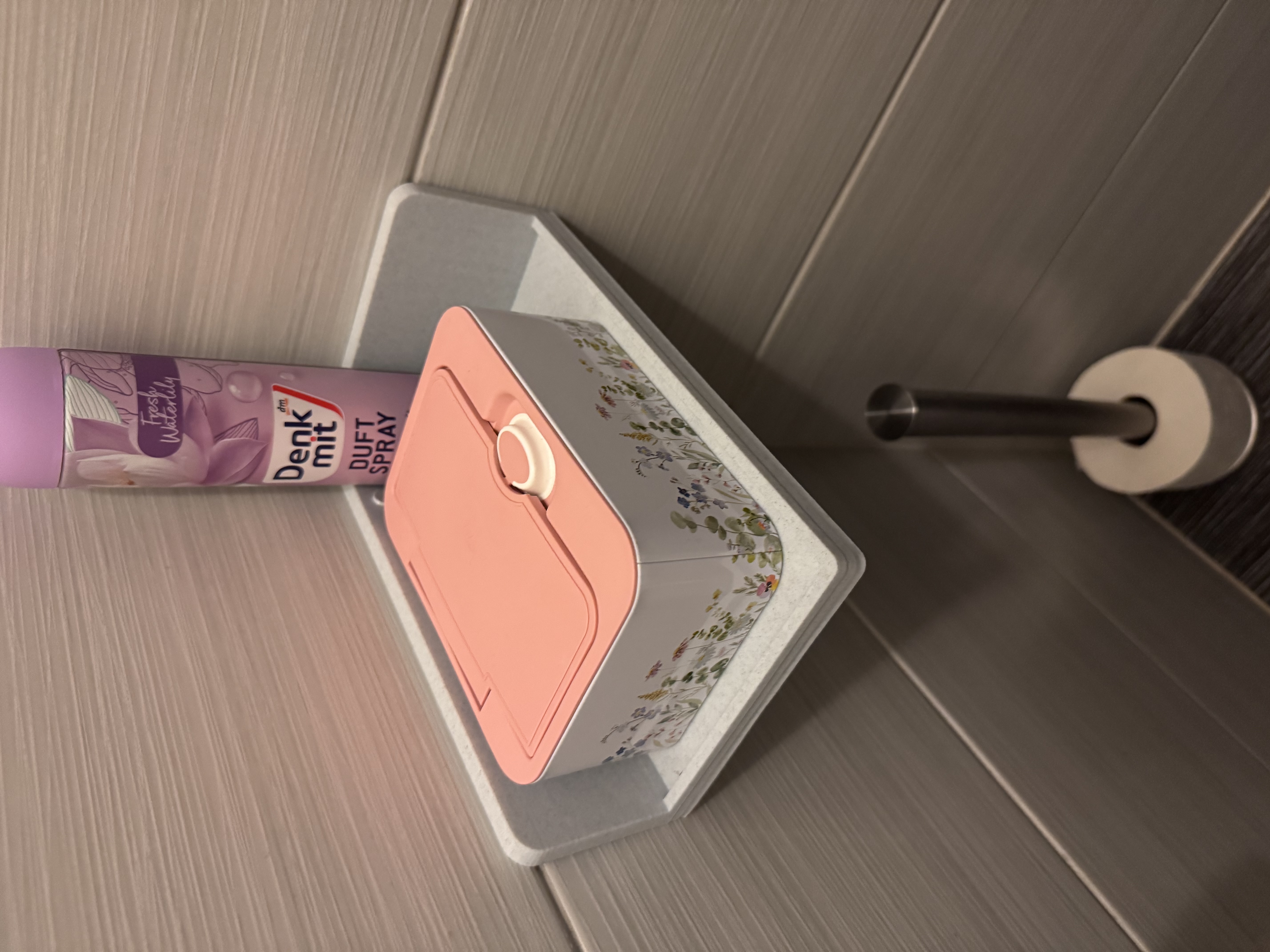police na wc a do koupelny 3D model