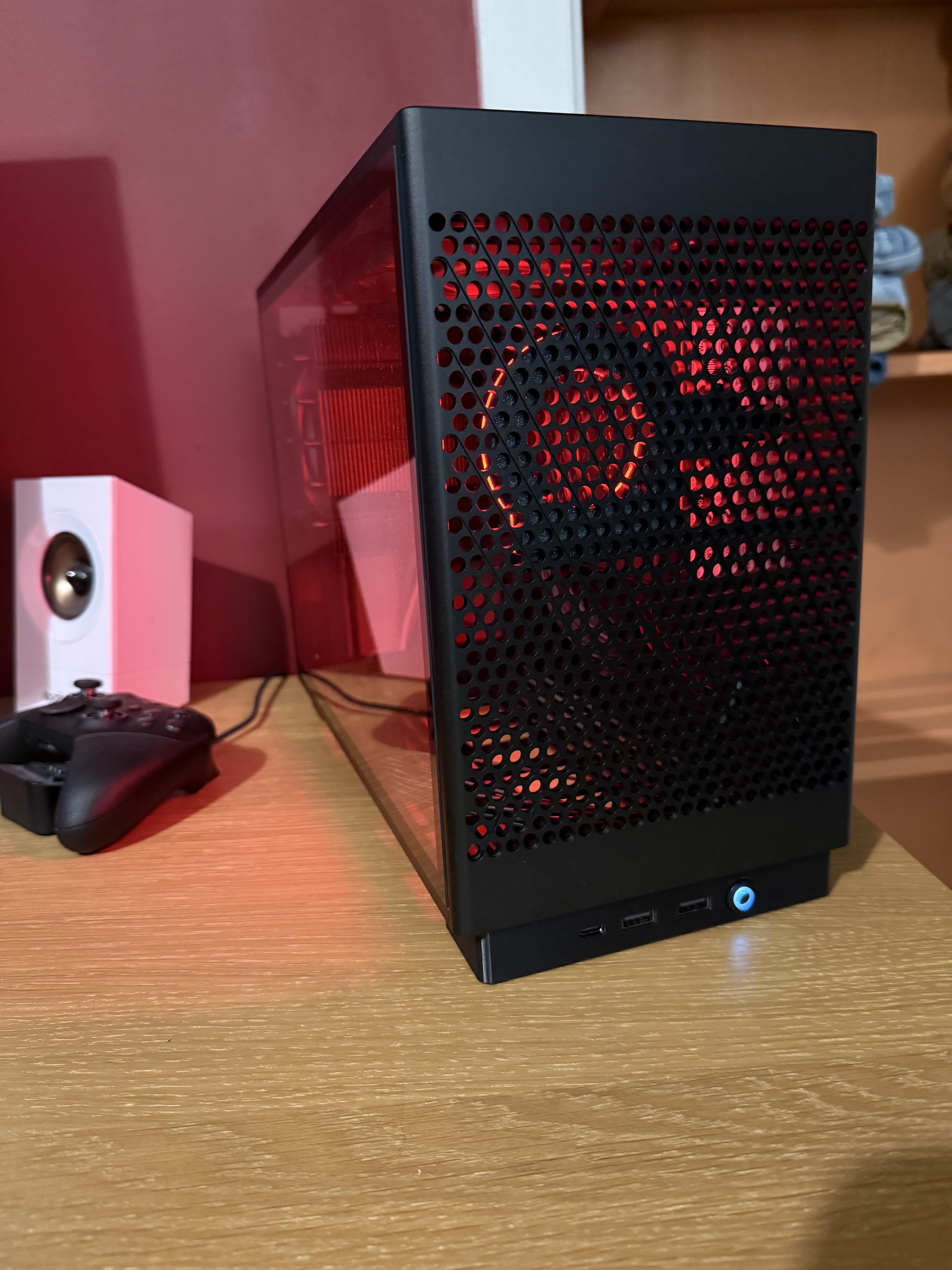 NCASE M2 Feet Front IO Power Button