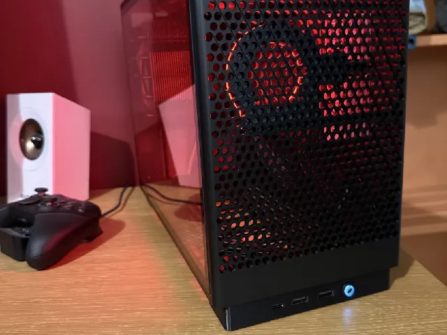 NCASE M2 Feet Front IO Power Button