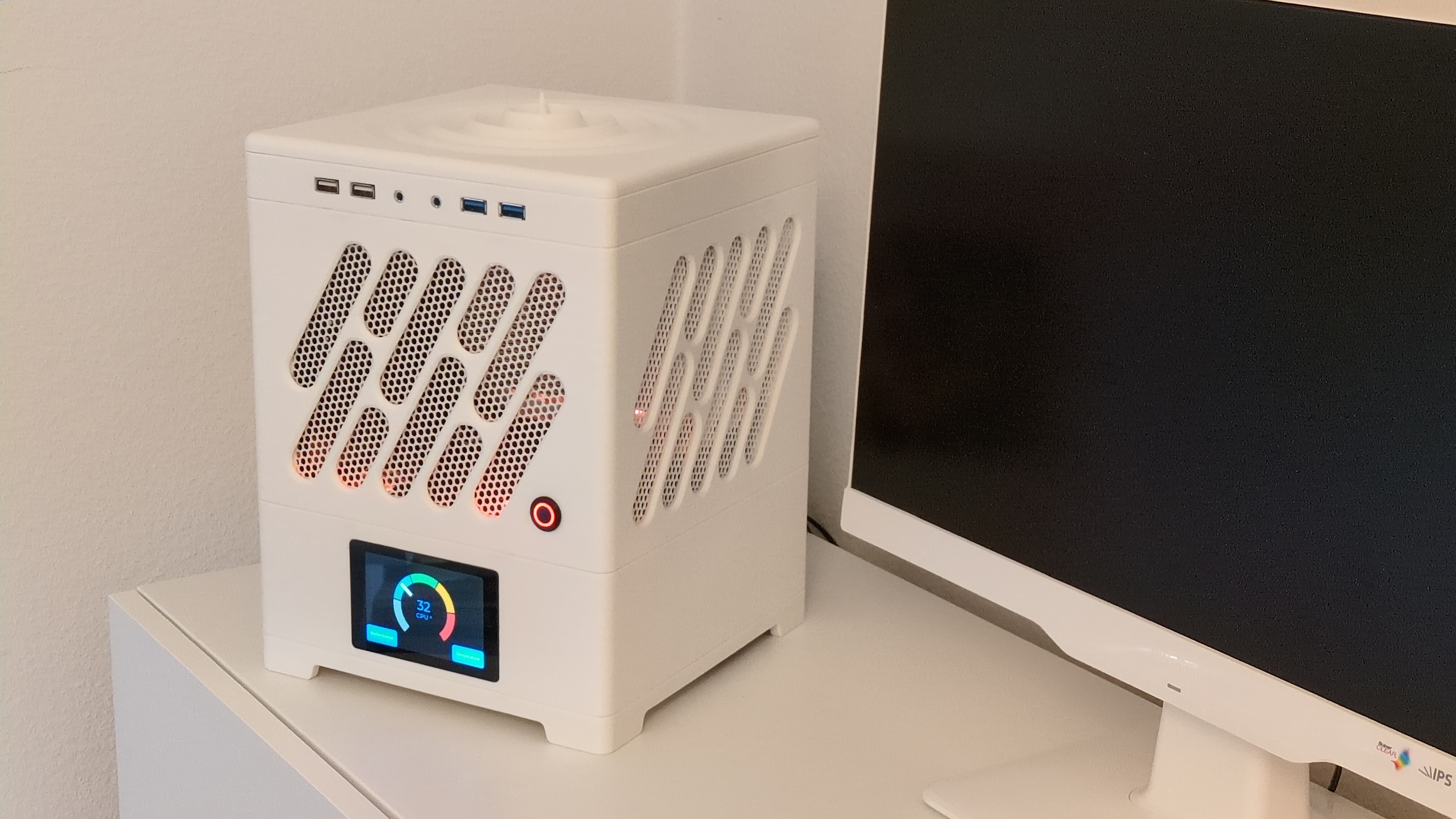 FriendlyStack Mini-ITX PC Case With Excellent Thermals