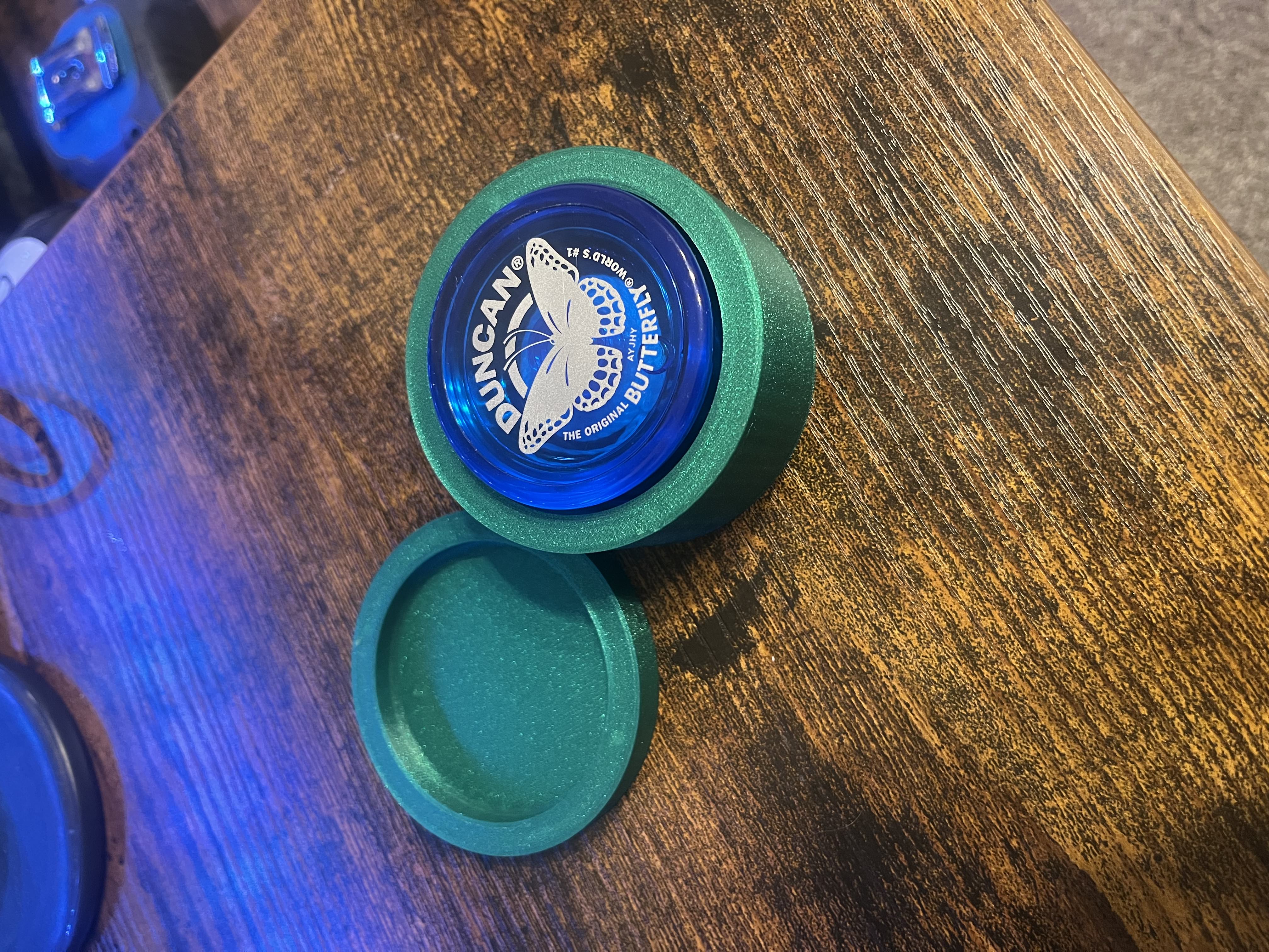 Duncan Butterfly Style Yo-yo Holder -- Hidden Magnets