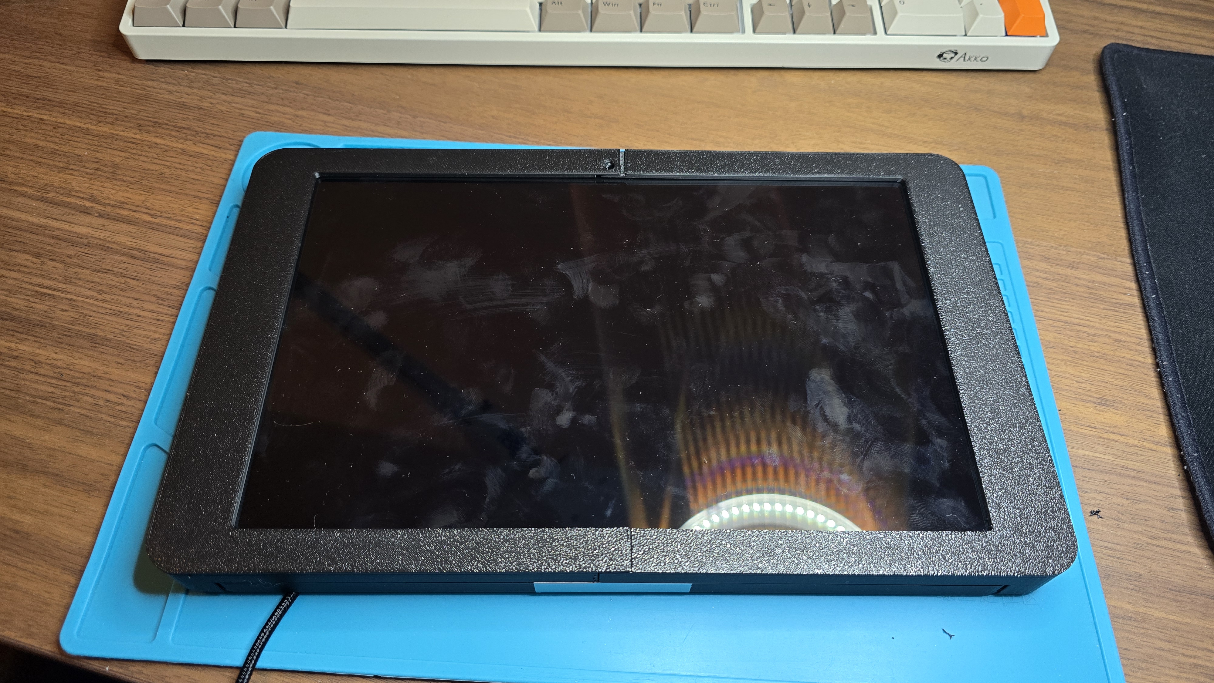 Samsung Galaxy Tab A9+ Wall Mount (Ugreen 180 USB-C )