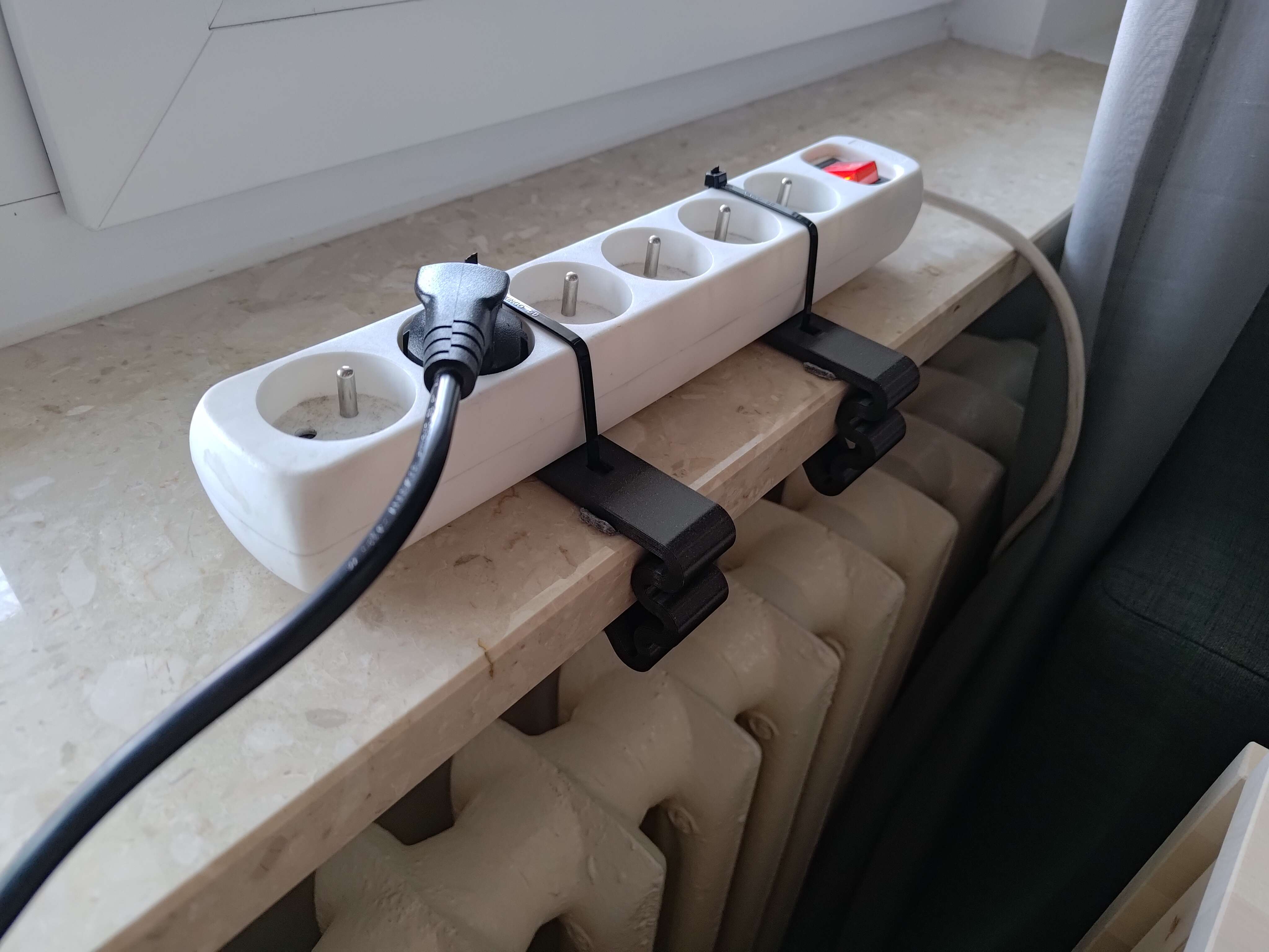 Powerstrip mounting bracket — miniatura 2