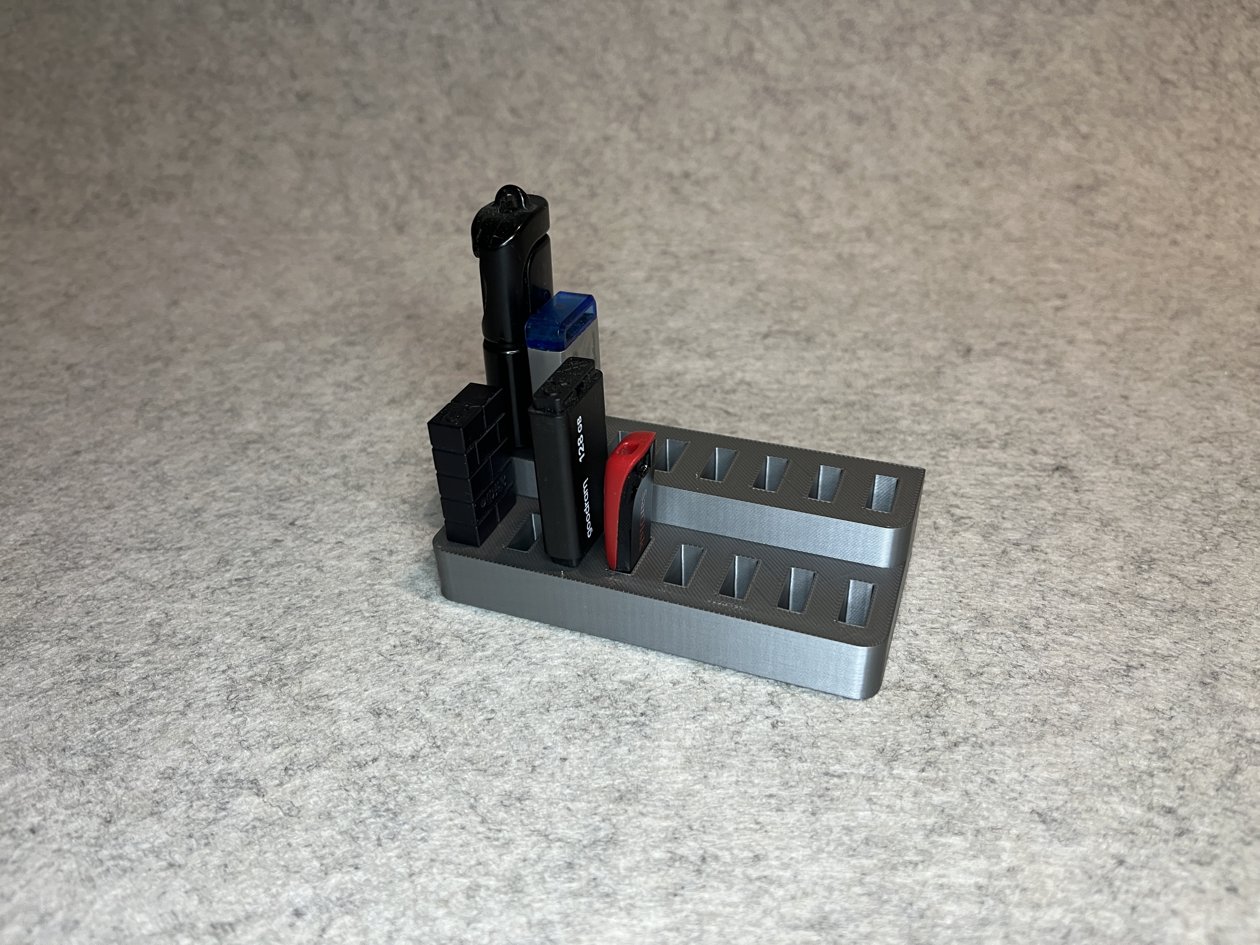 Stand organizer for 16 USB sticks