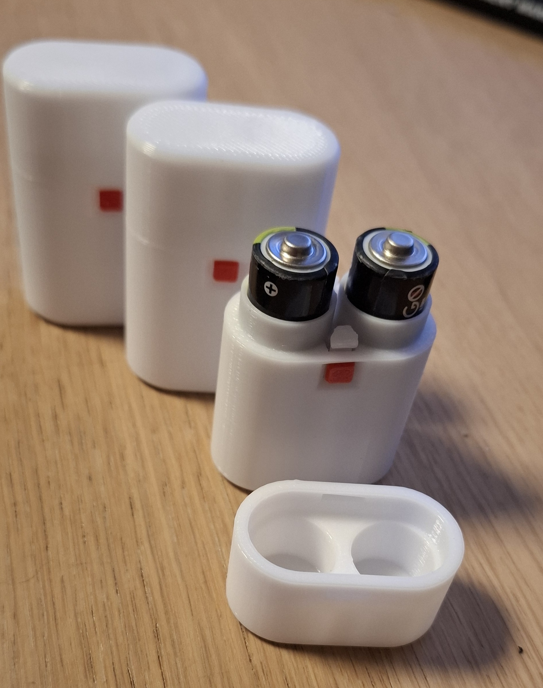Latched AA battery box (No Tools)