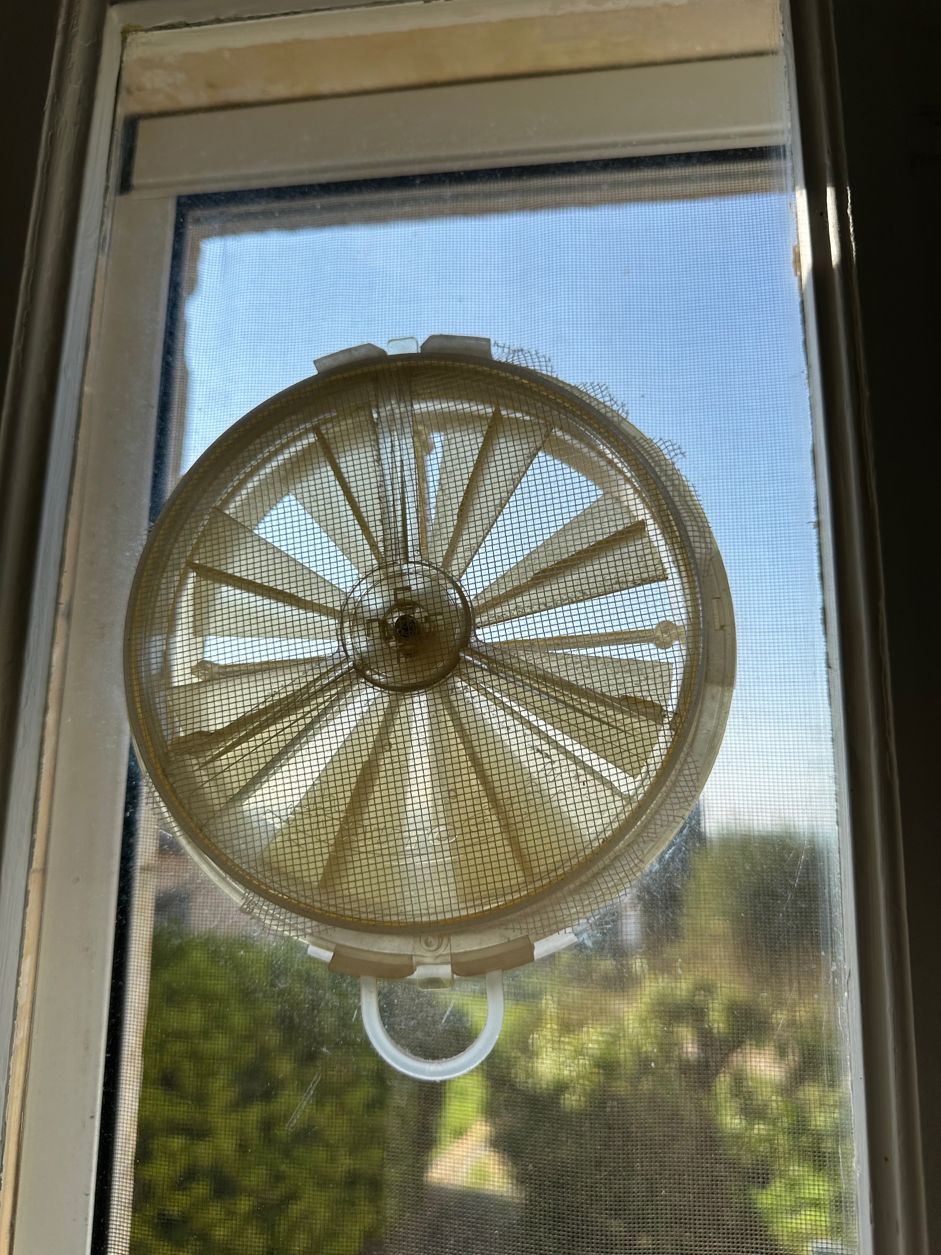 Circular Mosquito Mesh Vent Cover / Grille circulaire pour moustiquaire – Adaptable