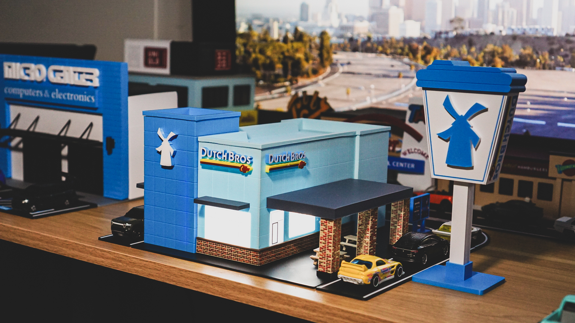 Dutch Bros Coffee Model Set - 1:64 Scale Diorama — thumbnail 12