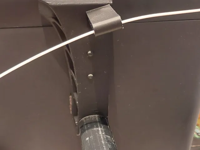 Flashforge Adventurer 5M pro Uchwyt boczny do filamentu z prowadnicą