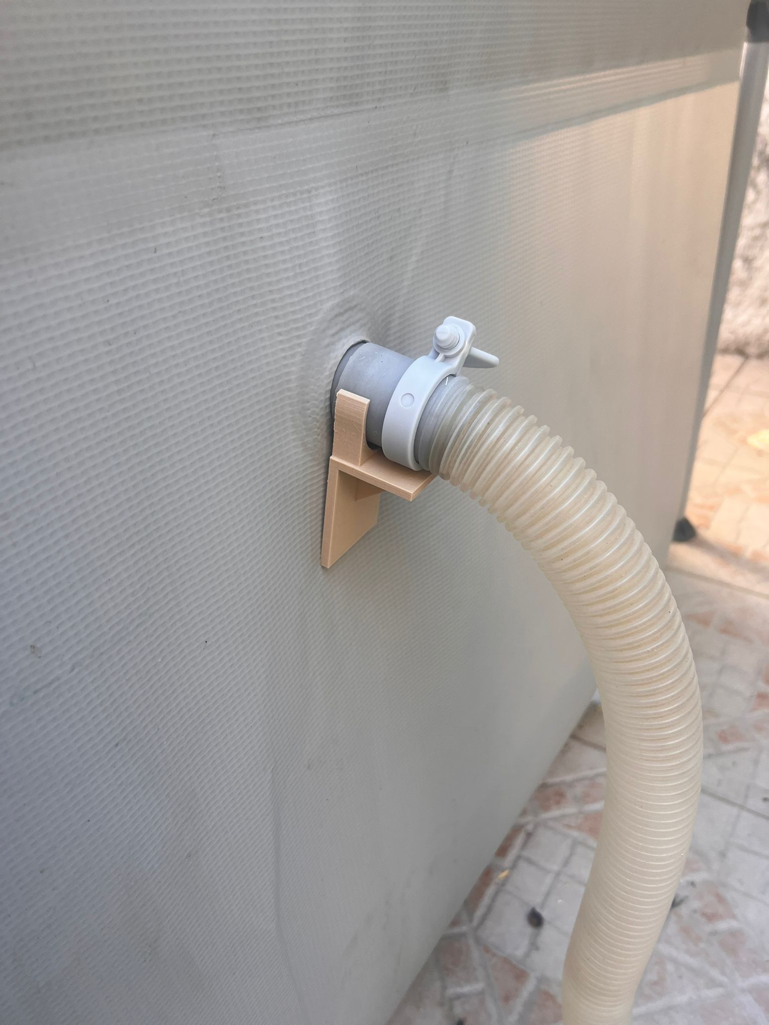 swimming pool water pipe support