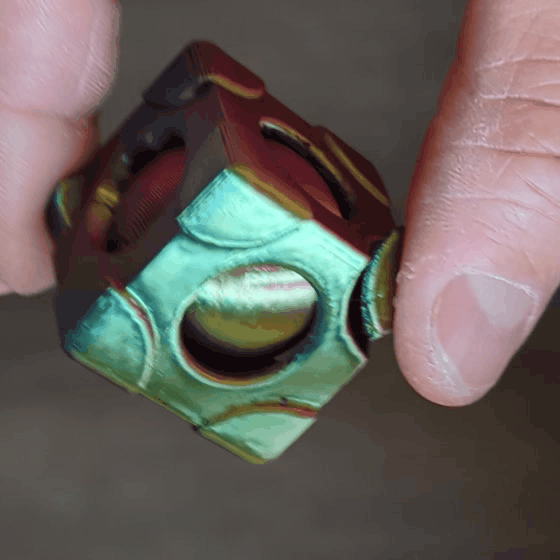 Miniatura 2 do modelo 3D Magic hand spinner Ball & Cube