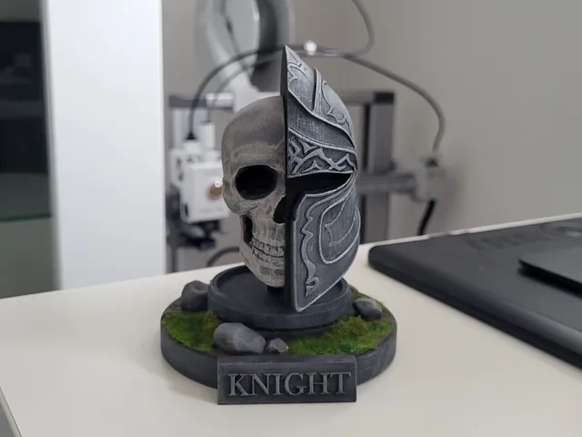 Fantasy Knight Helmet / half Skull (Display)