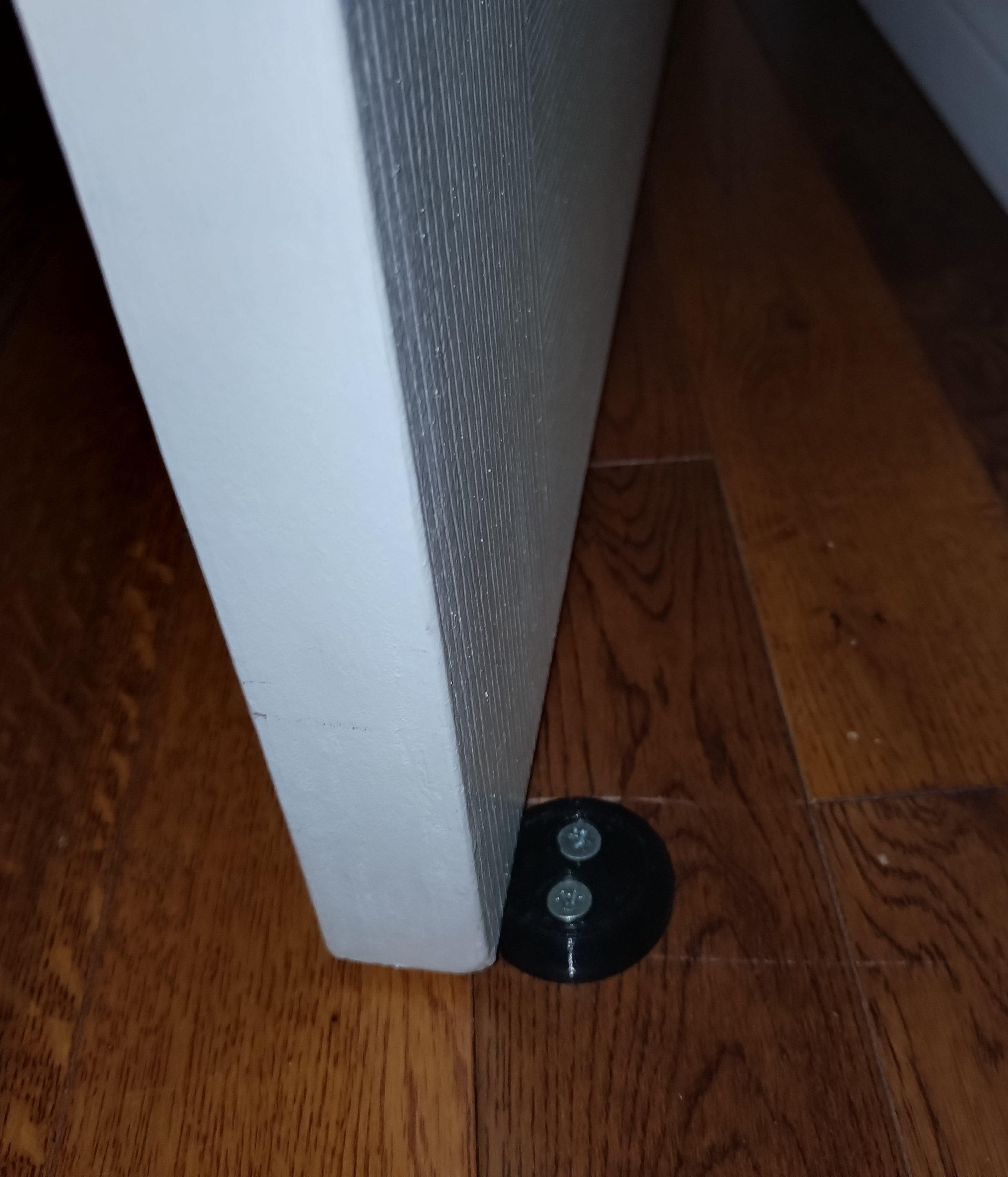 Low profile door bumper/stopper