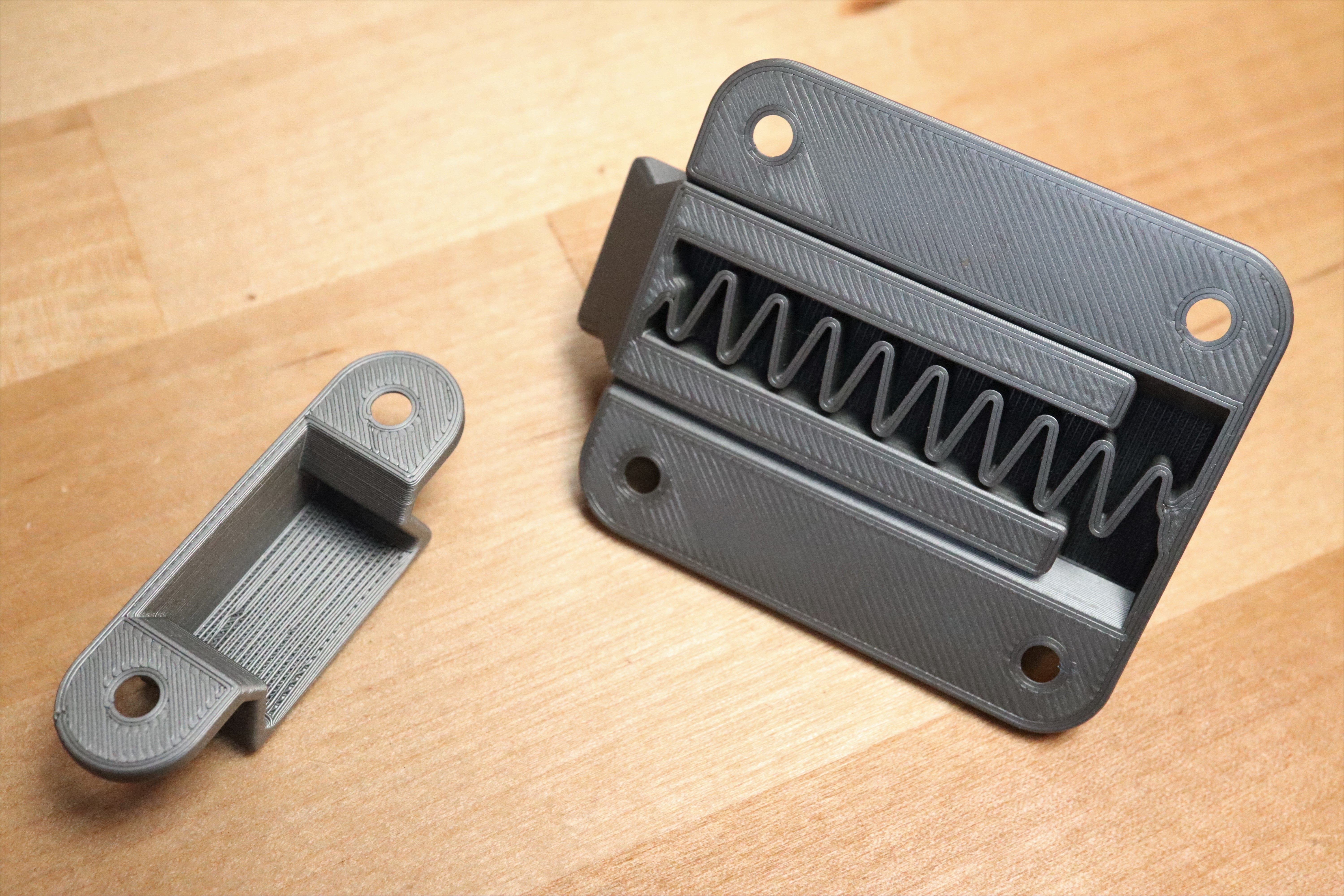 Miniatura 2 do modelo 3D Spring Loaded Slide Bolt Latch