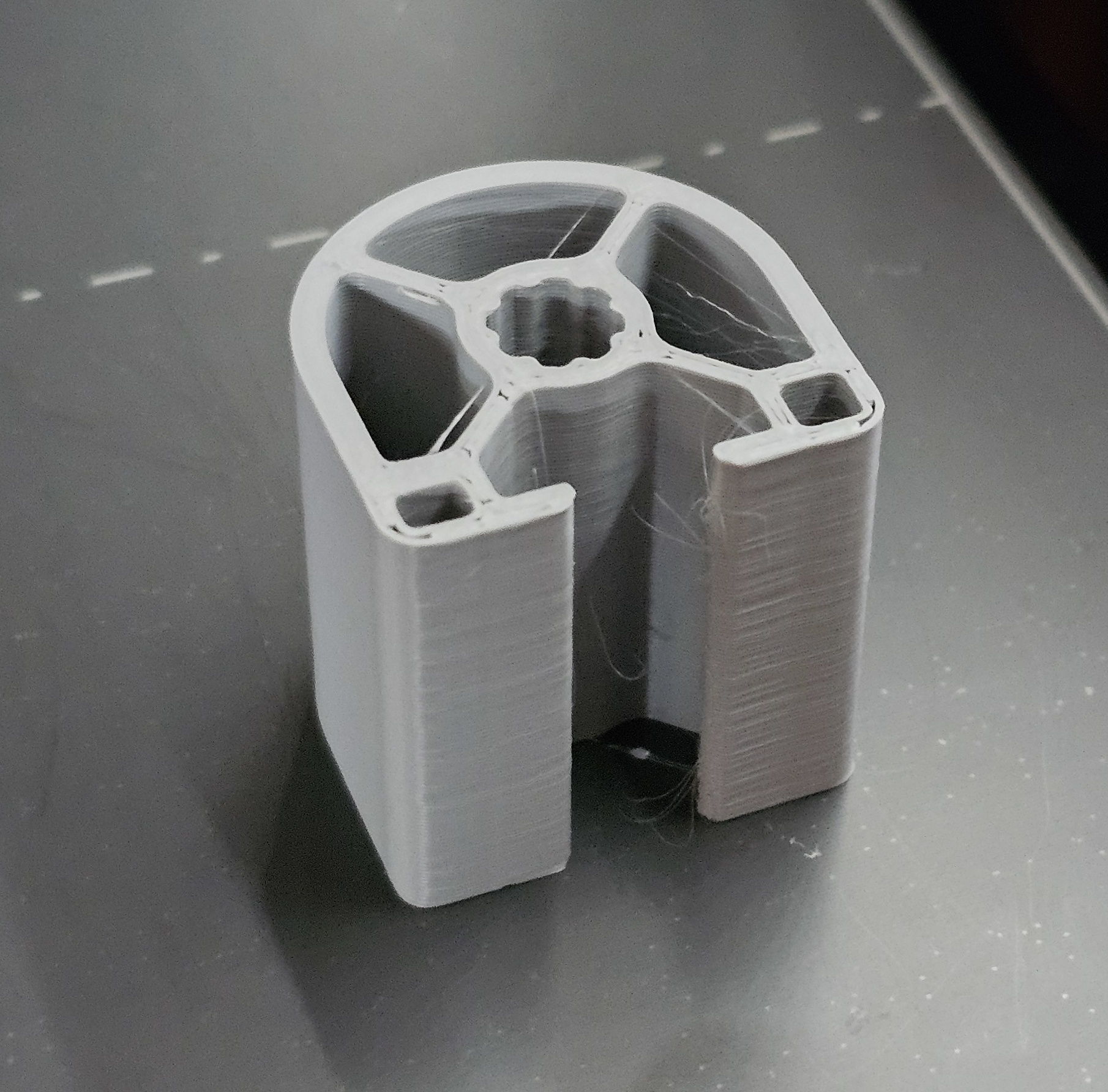 Aluminiumprofil Nut 8mm 30x30mm Typ B Halbkreis / Aluminum Profile Extrusion 30x30mm U8 Type B Half Circle