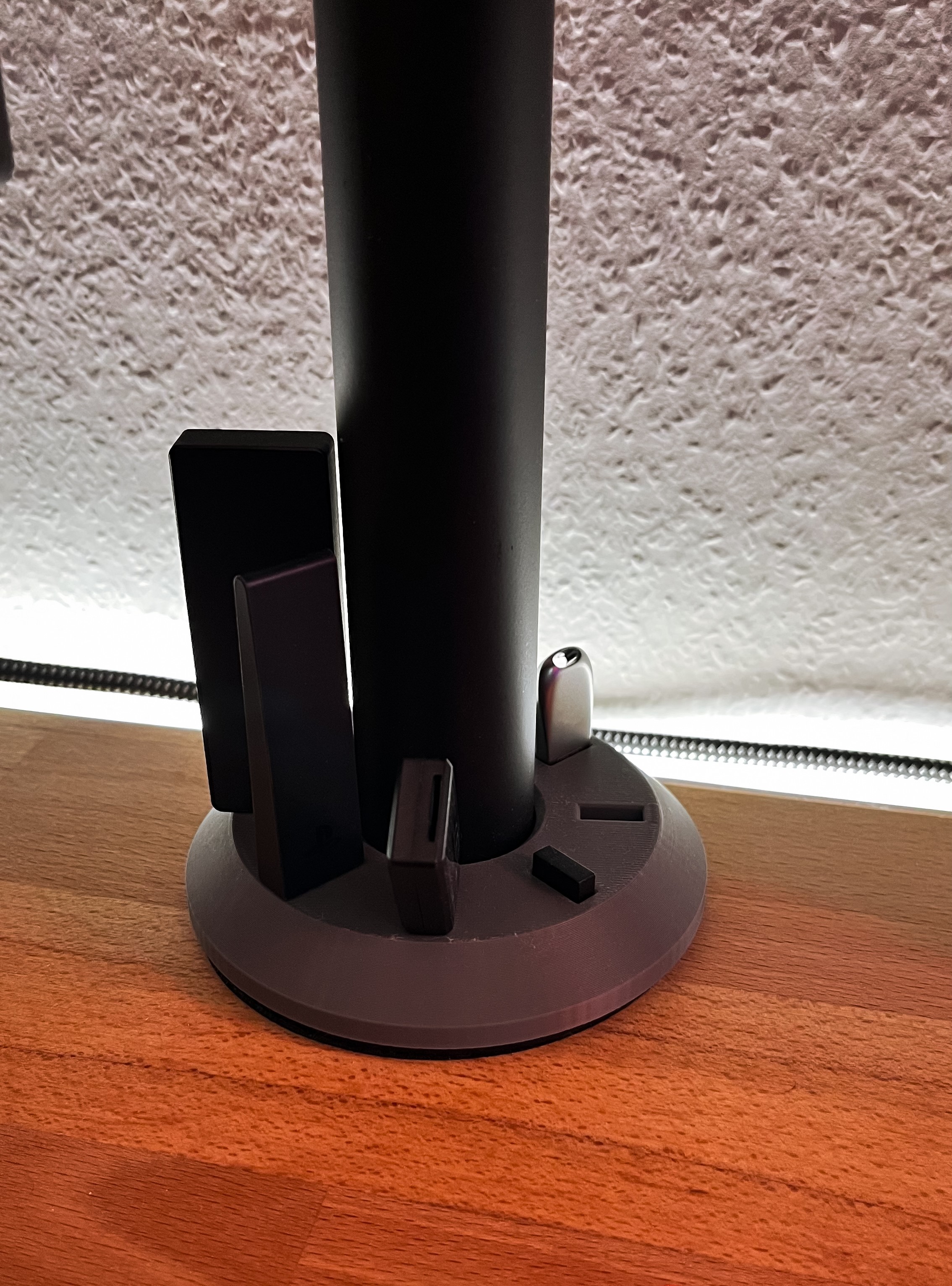 USB Monitor Halter