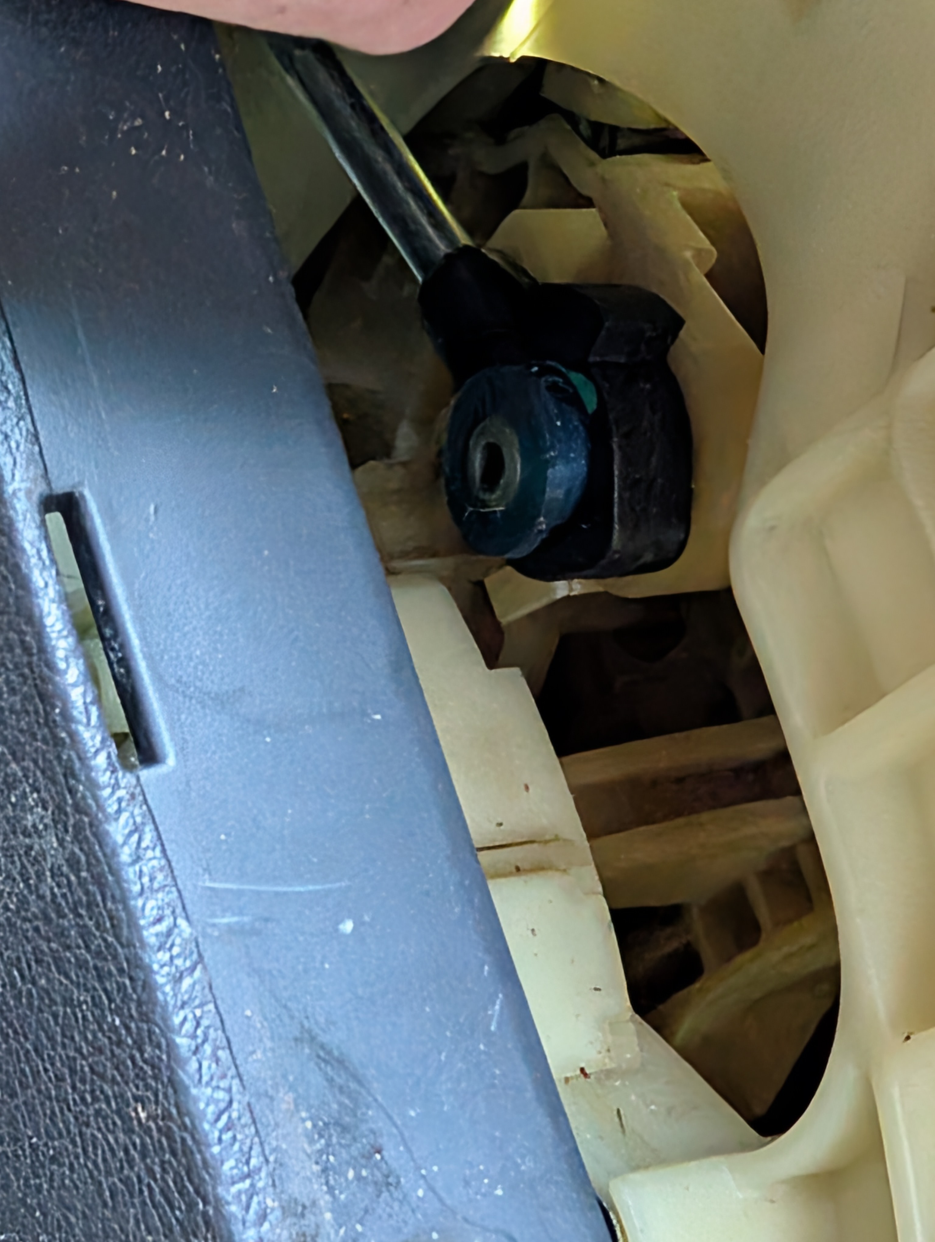 2013 Kia Forte shifter bushing