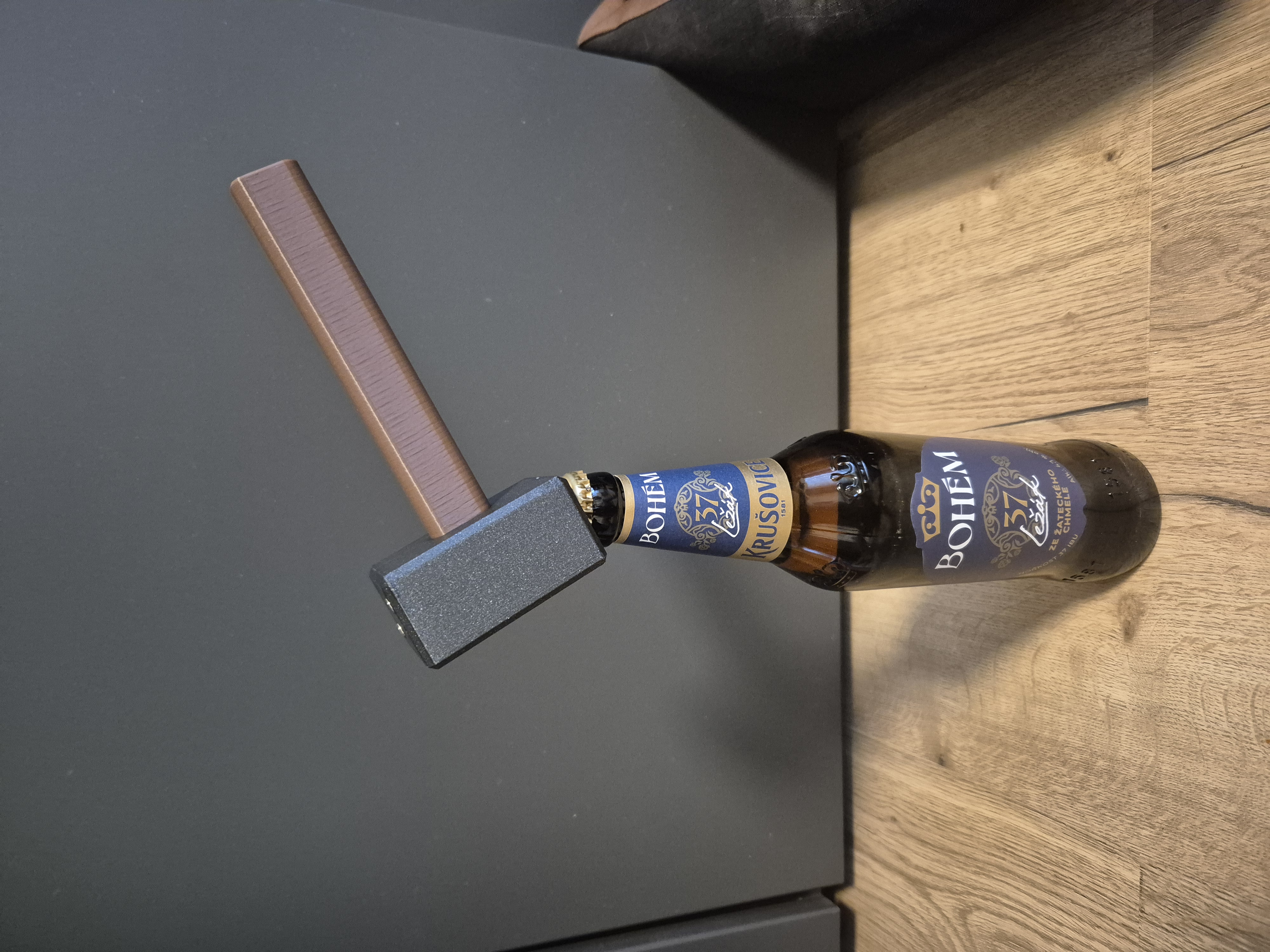 Otvírák na pivo ve tvaru kladiva / Beer Hammer Opener