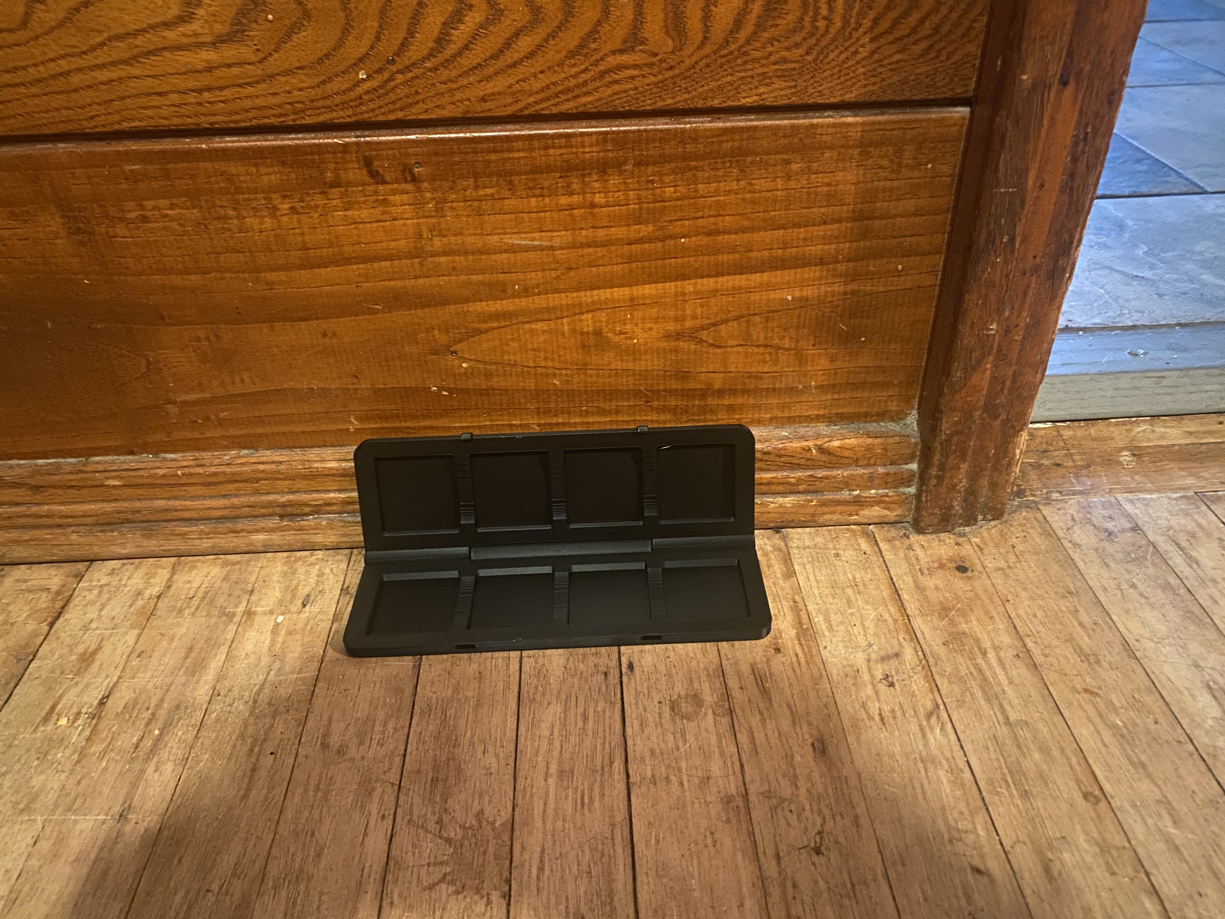ds game case fits 8 games