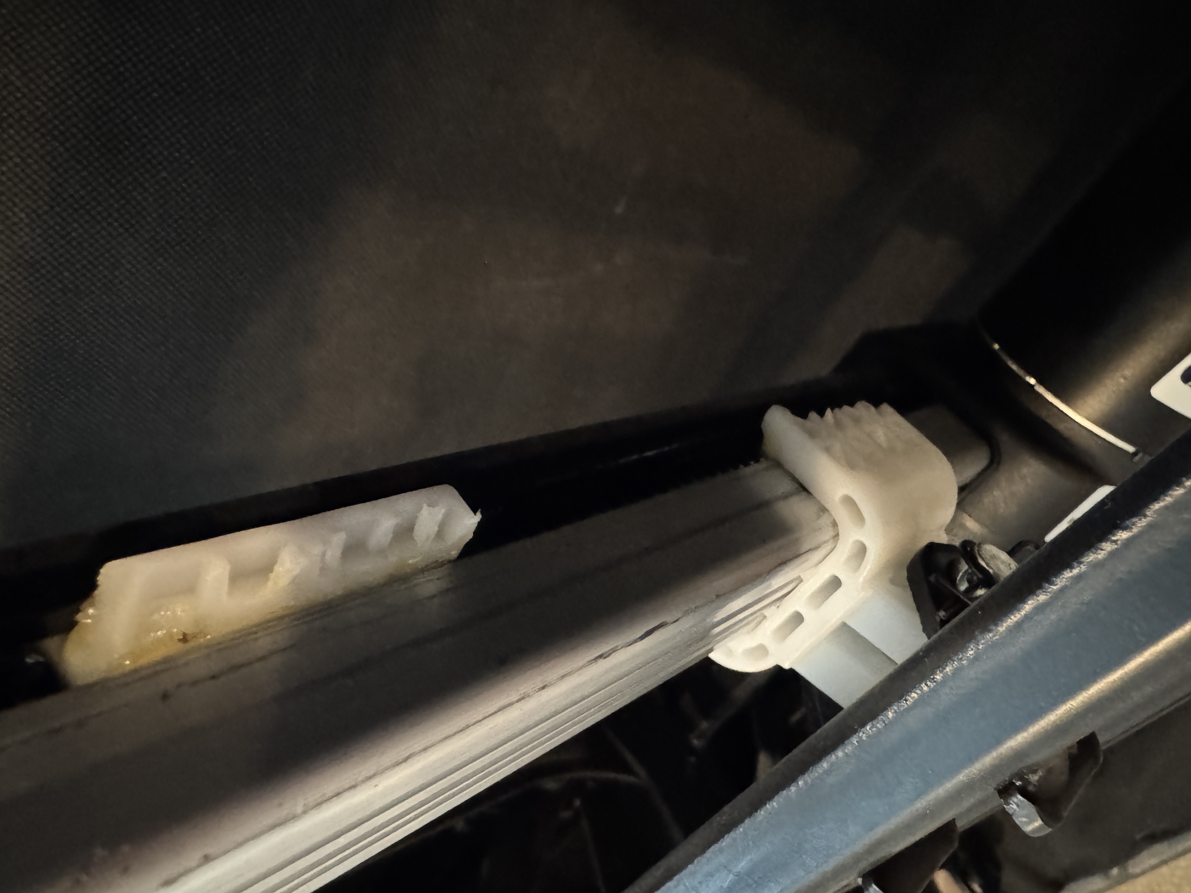 Powered recliner drive connector