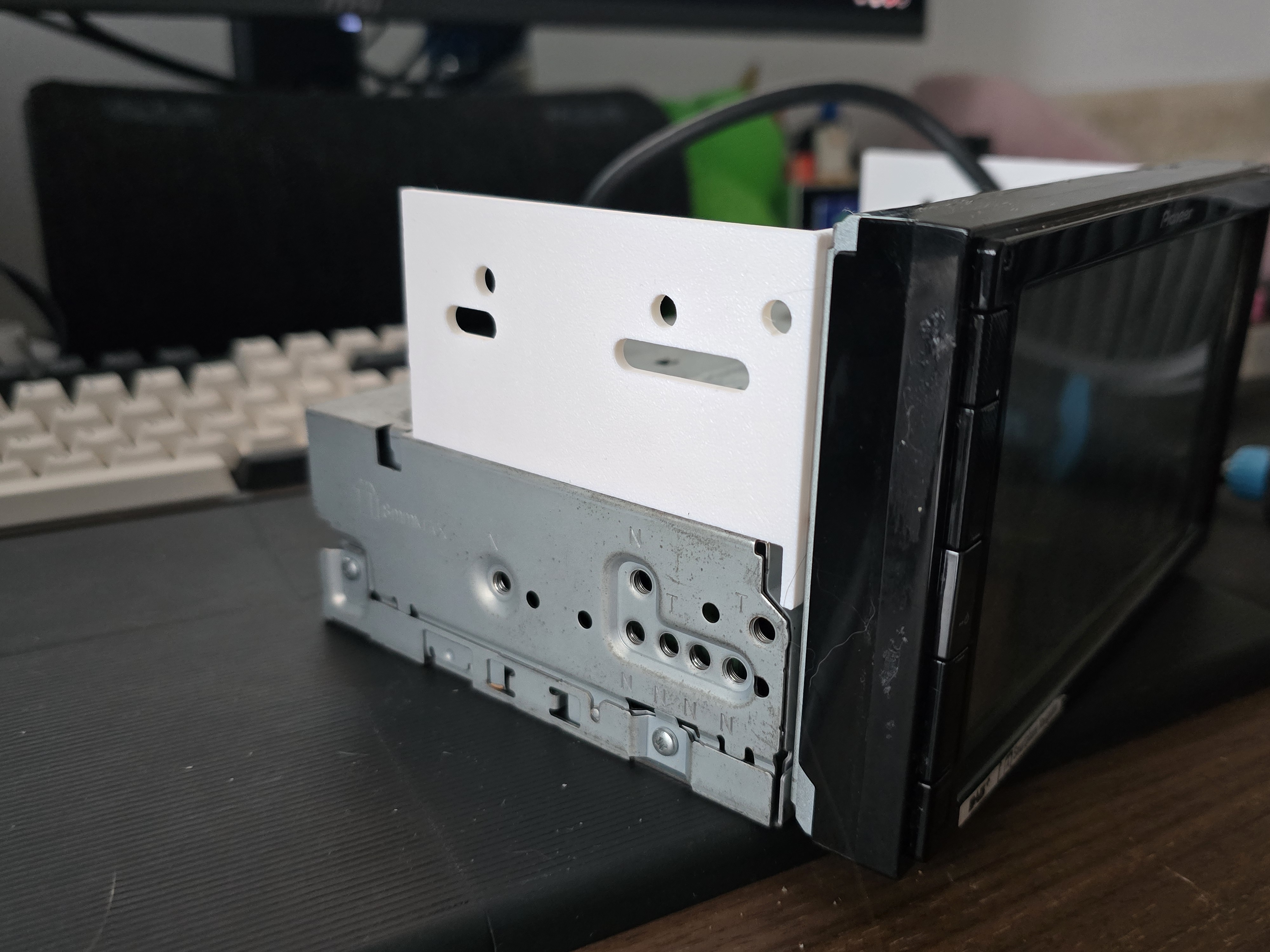 Pioneer SPH-EVO62DAB screen bracket