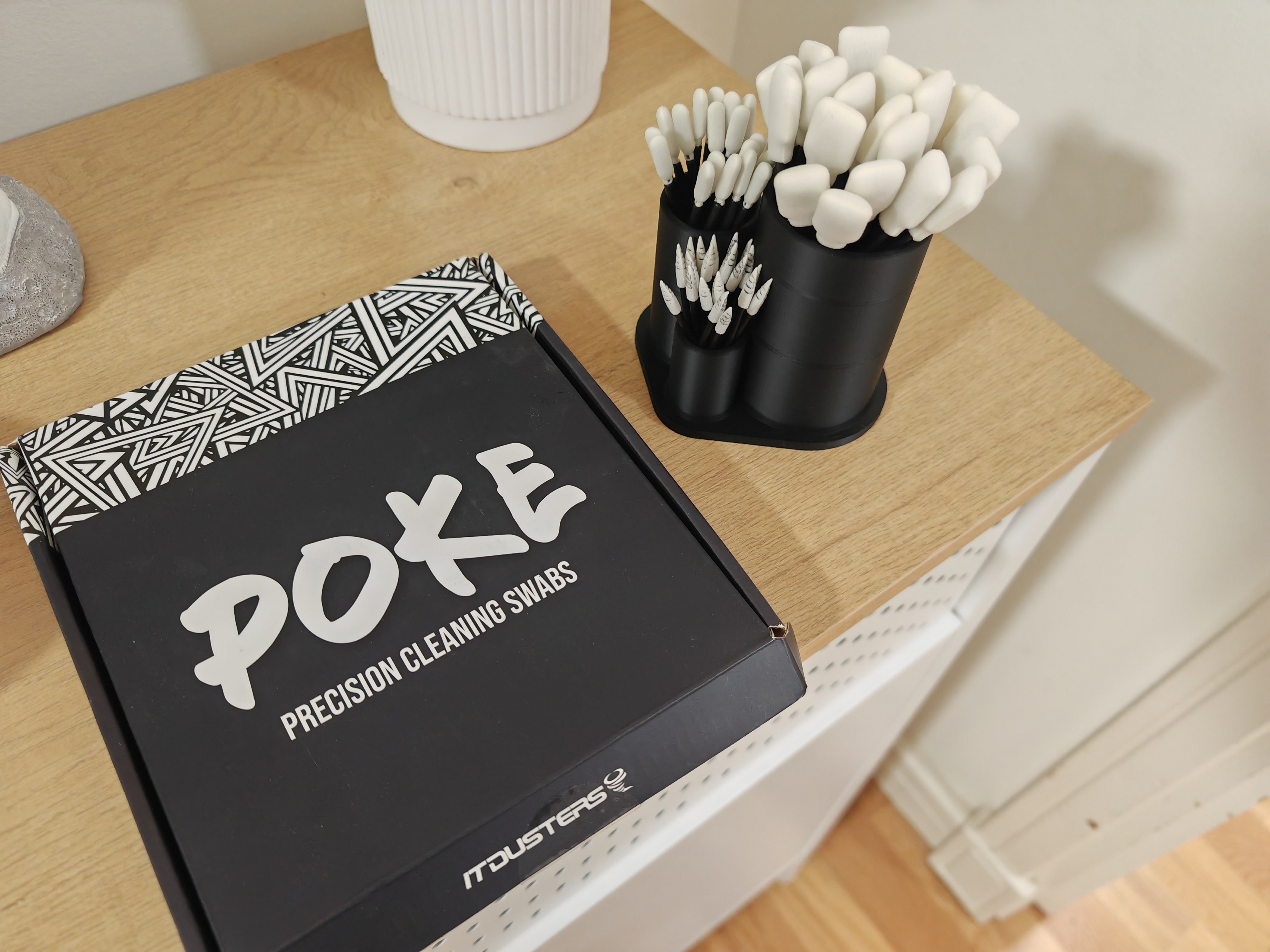 POKE precision cleaning swabs container