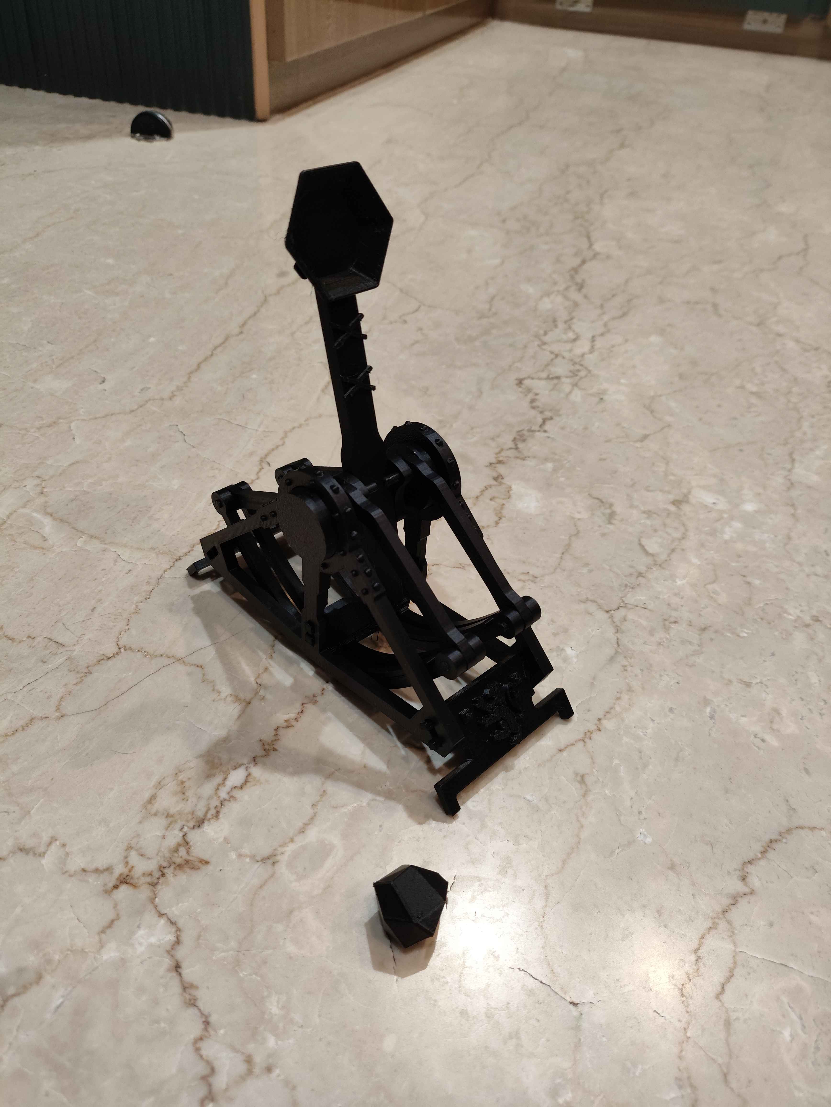 Functional Medieval Catapult (Updated!) — miniatura 3