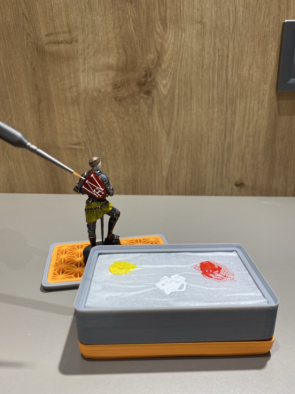 Compact Wet Palette for Miniature & Minifigure Painting