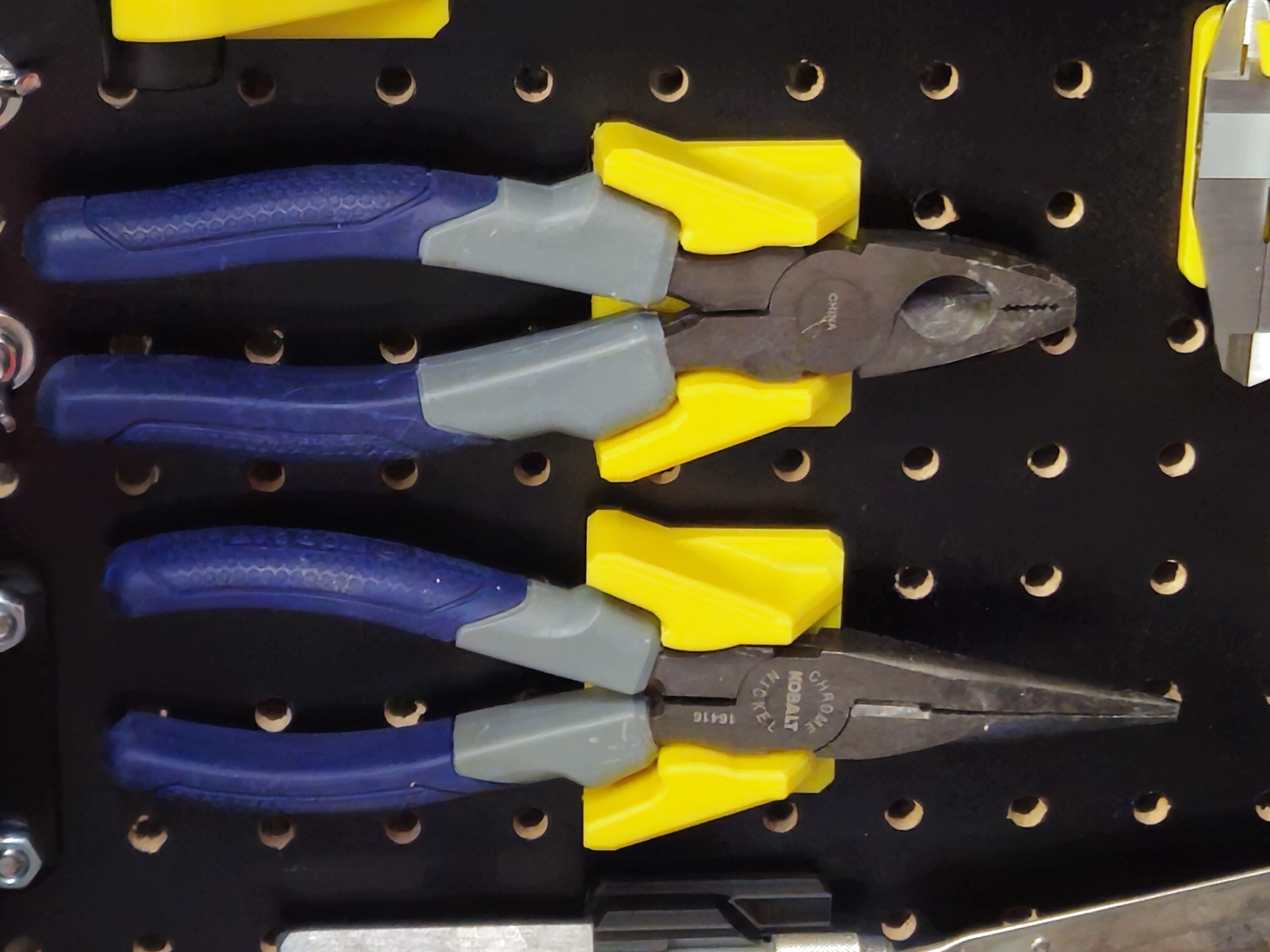 Sy's Peglock - Kobalt Plier Holder 3D model thumbnail