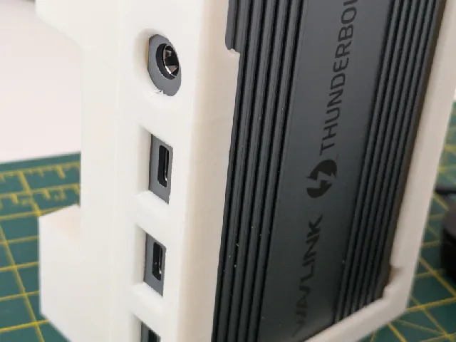 Wavlink Thunderbolt4 hub monitor stand bracket