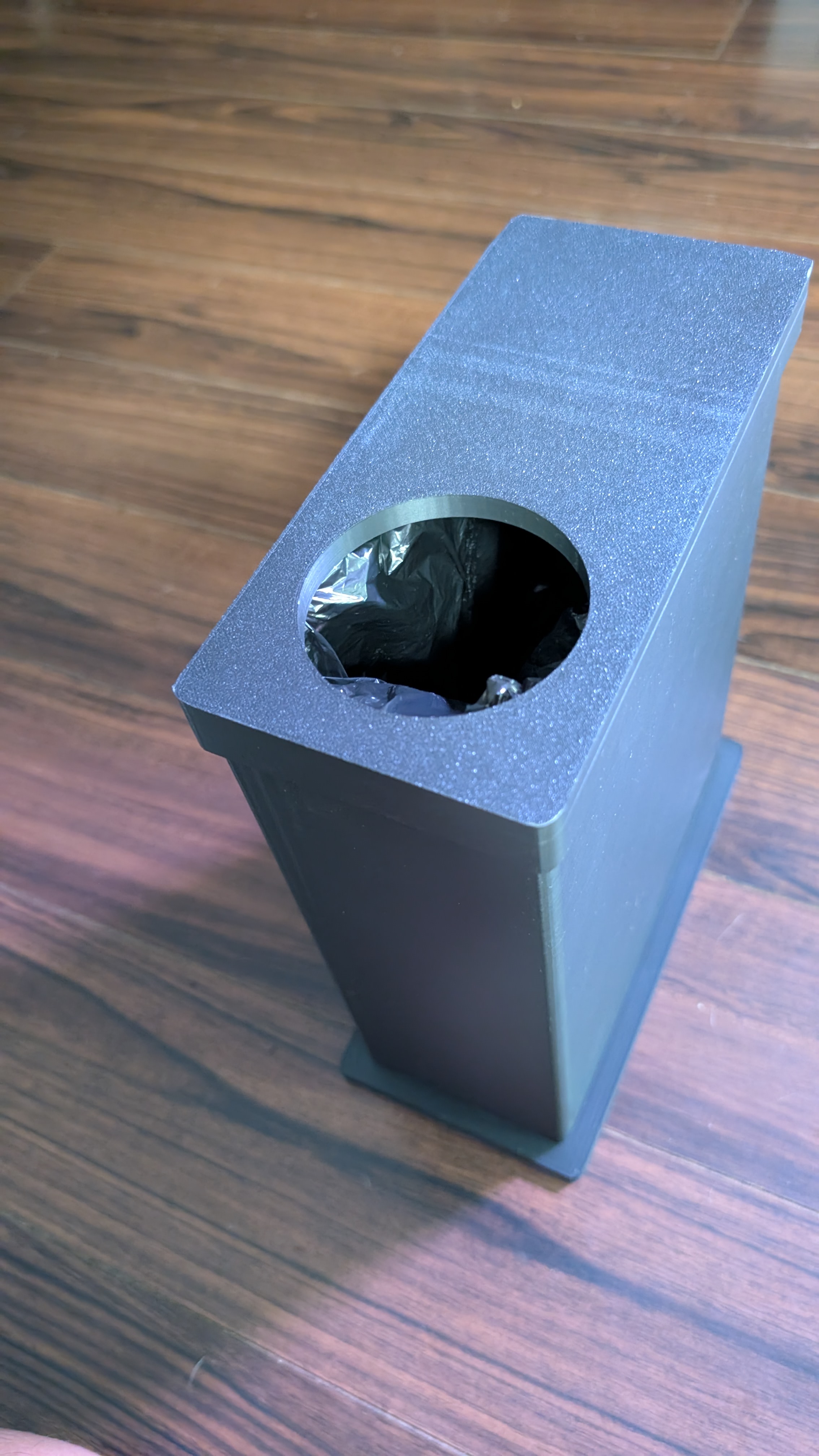 AutoTidy Bin – Car Trash Organizer