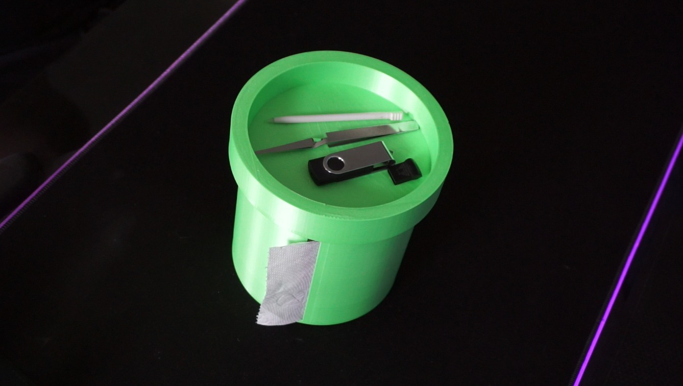 Mario Tube - Dektop Organizer - Paper dispenser
