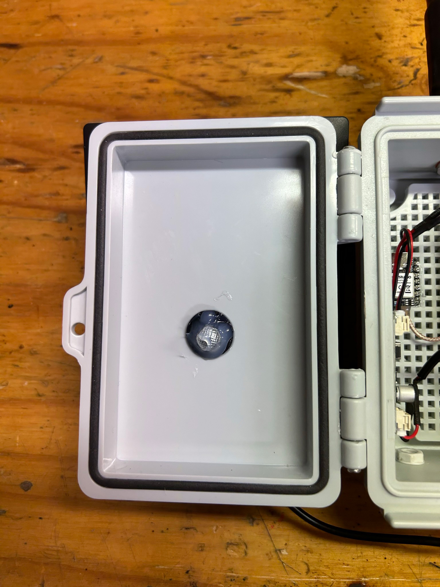 MeshCore Solar Node Gutter Mount — miniatura 4
