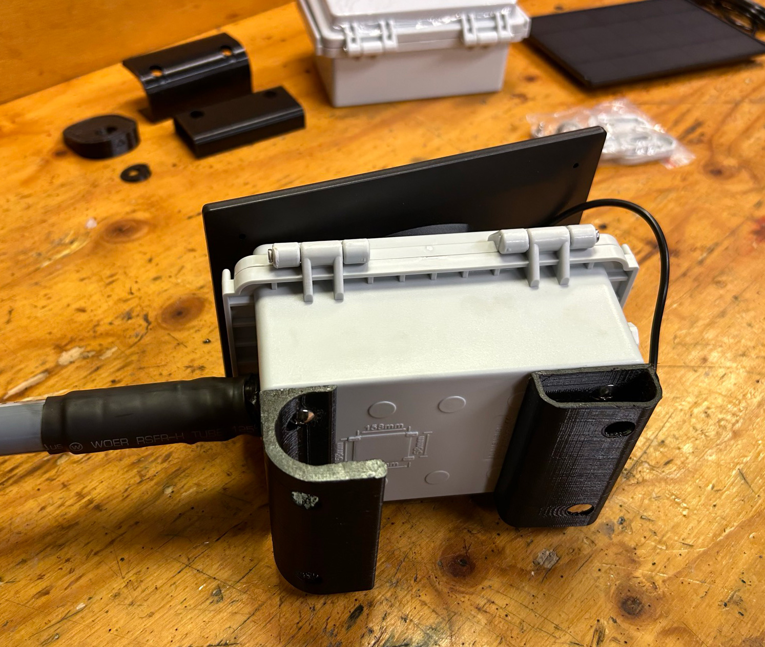 MeshCore Solar Node Gutter Mount — miniatura 3