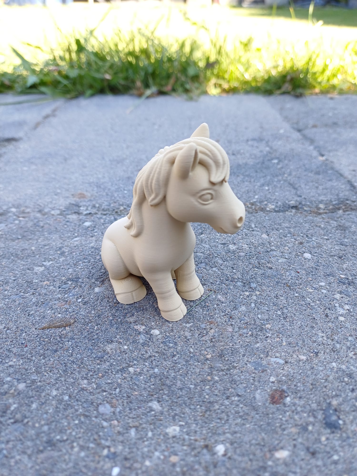 Cute Sitting Horse — miniatura 3