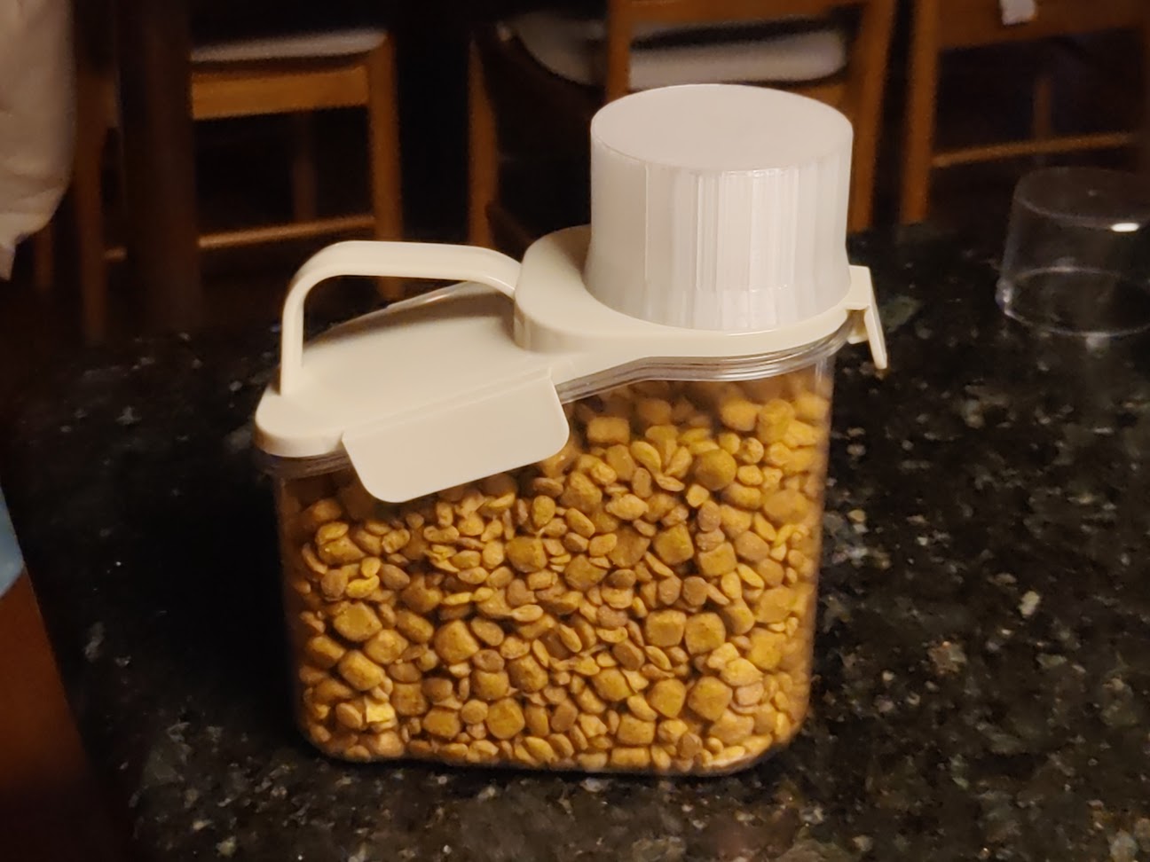 Replacement cap for Besmall cereal storage container