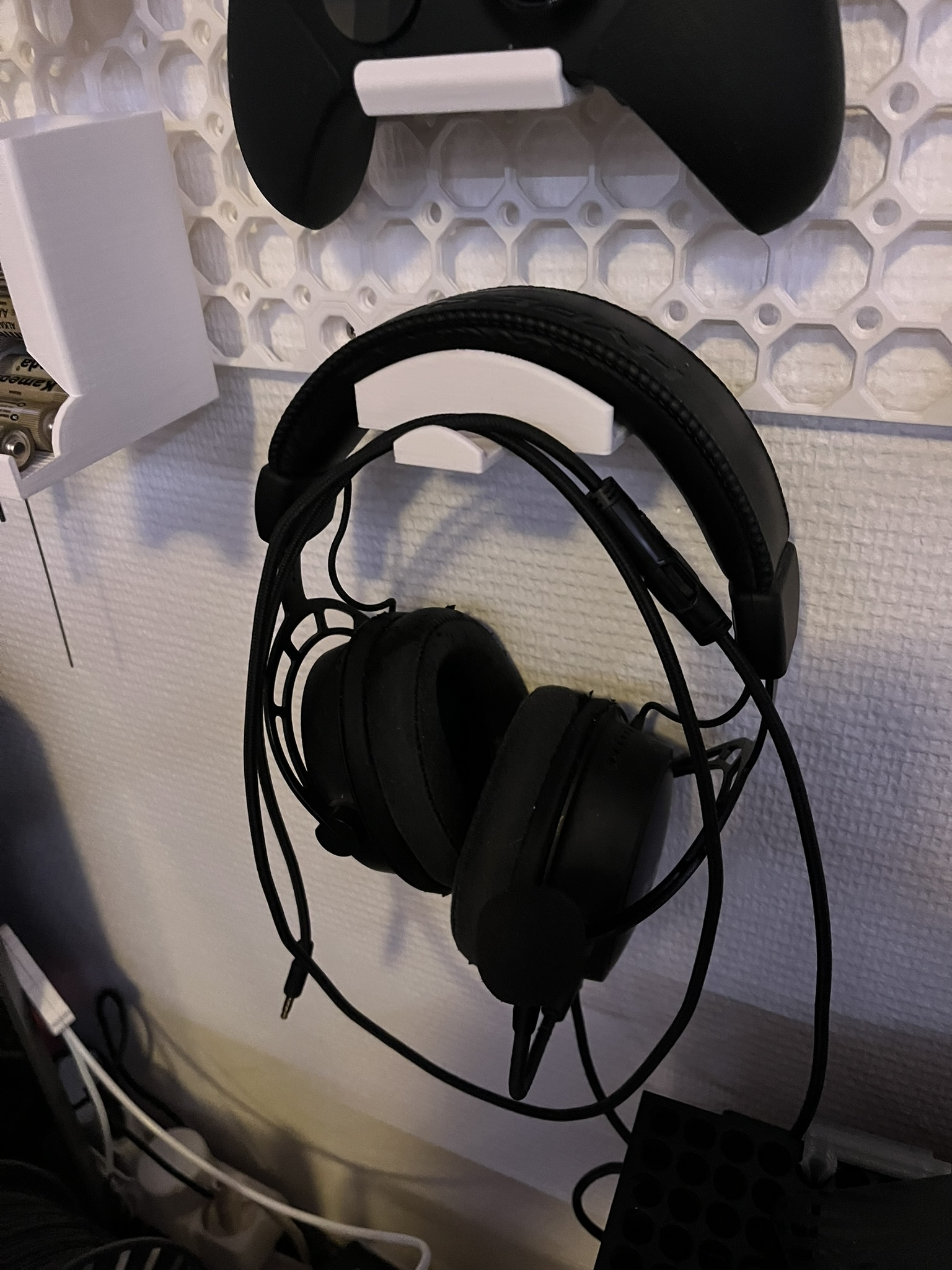 Multiboard/Multibuild - Headphone holder with cable holder