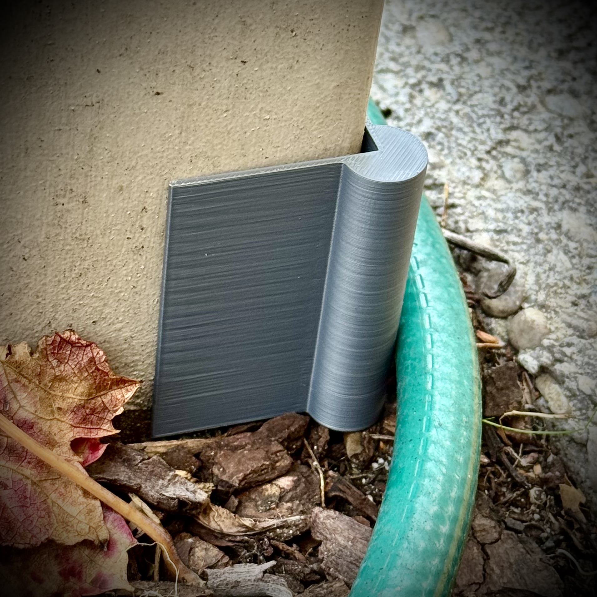 Hose & Power Cord Corner Protector (quick easy scalable print)