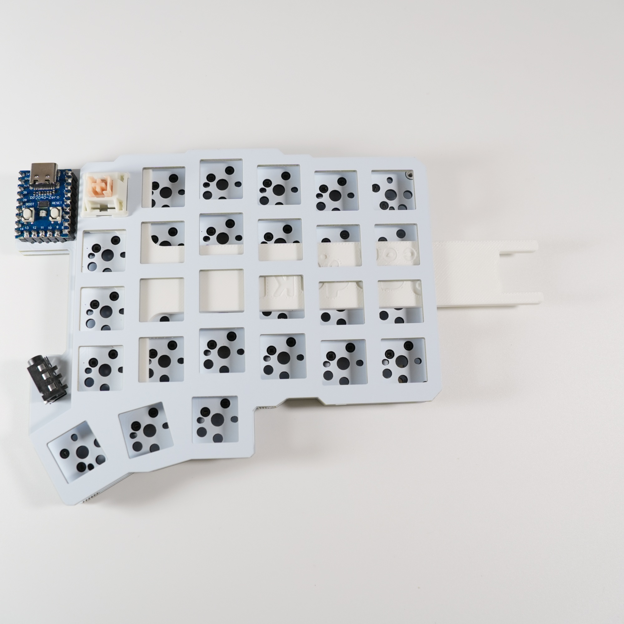 Miniatura 4 do modelo 3D Split Keyboard MX Switch Plate Support Fork