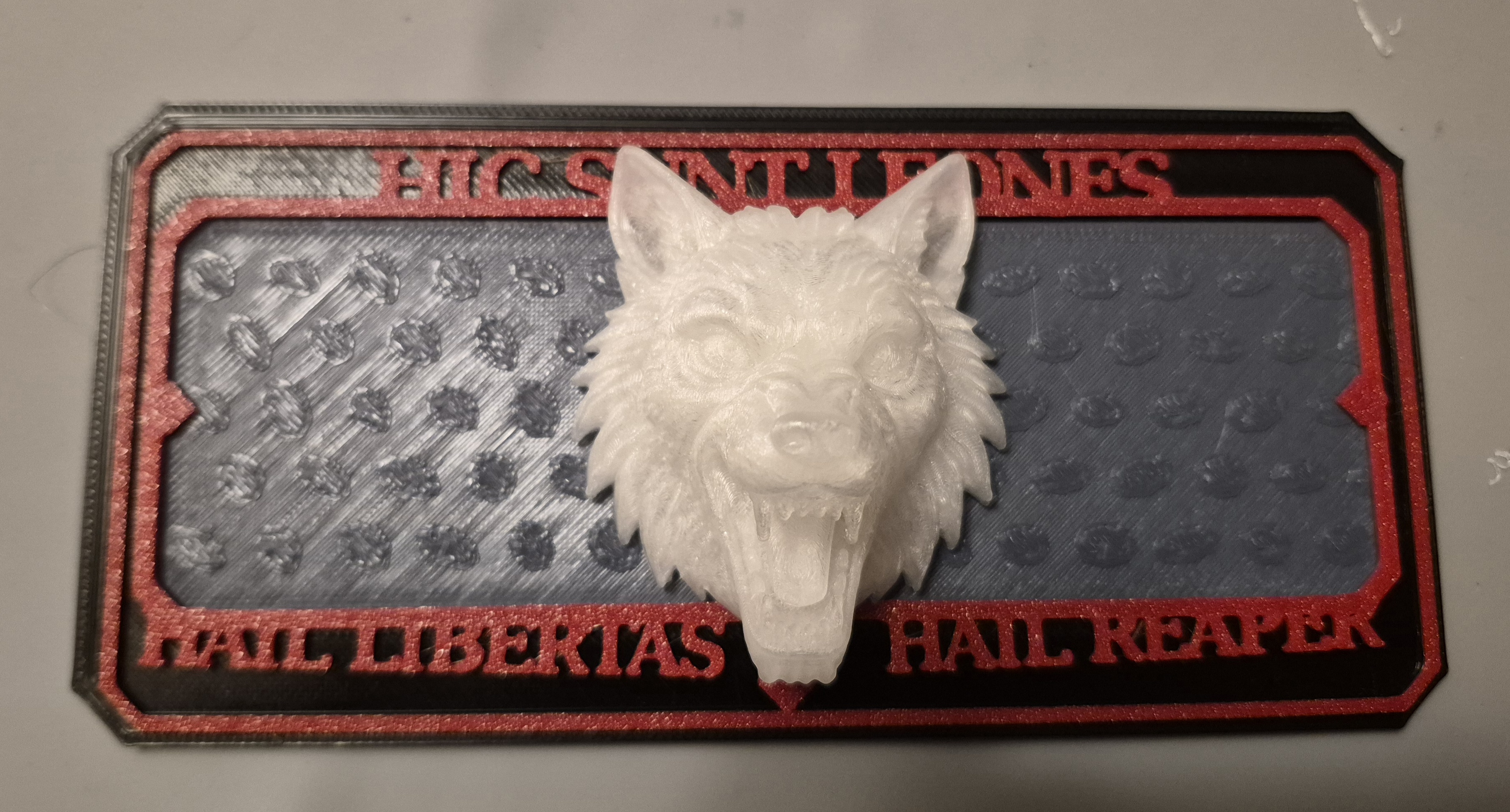 Red Rising Howler Plaque