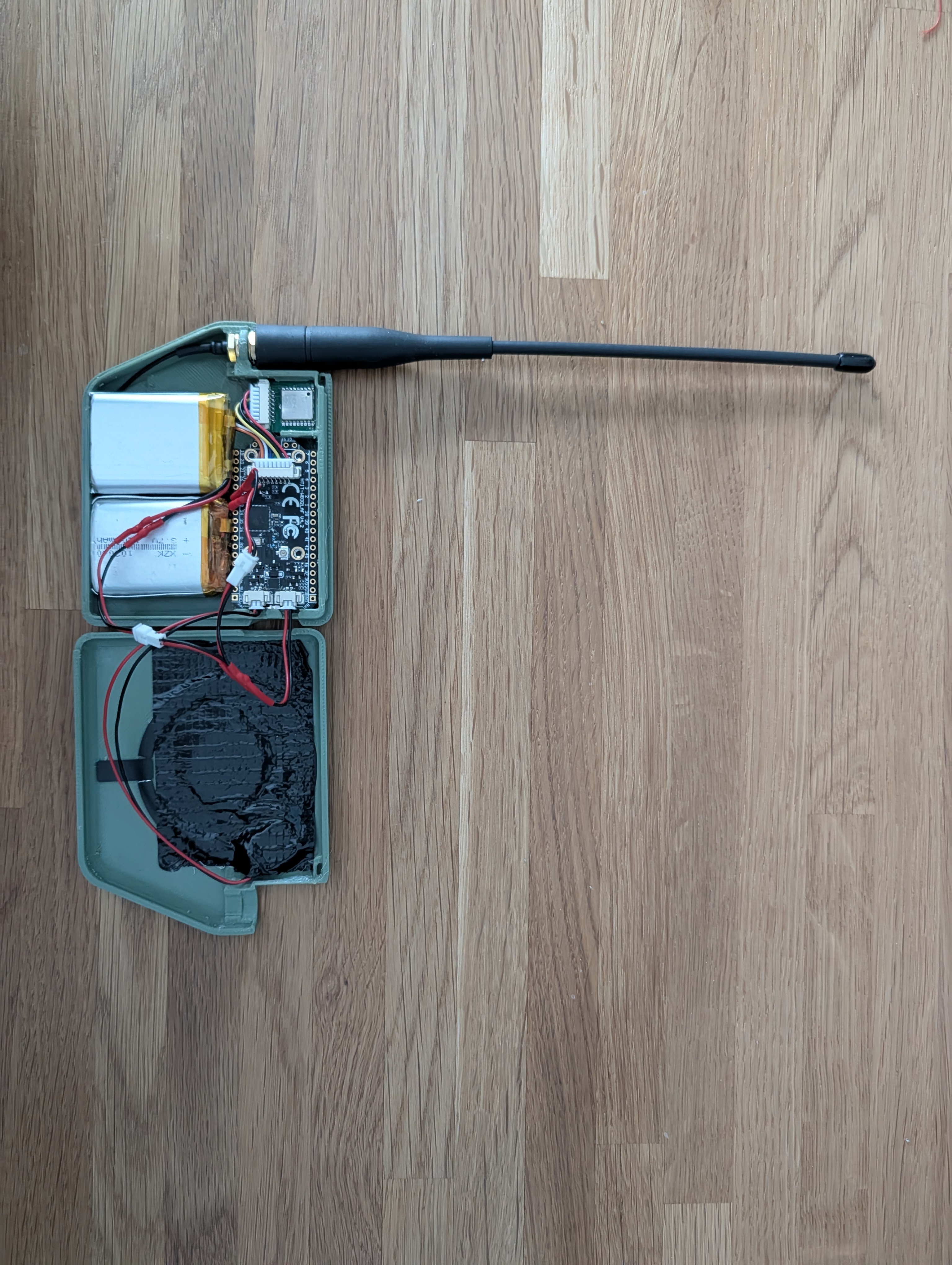 Heltec V4 Slim Ultra GPS with wireless charging and magsafe, wide base SMA antenna
