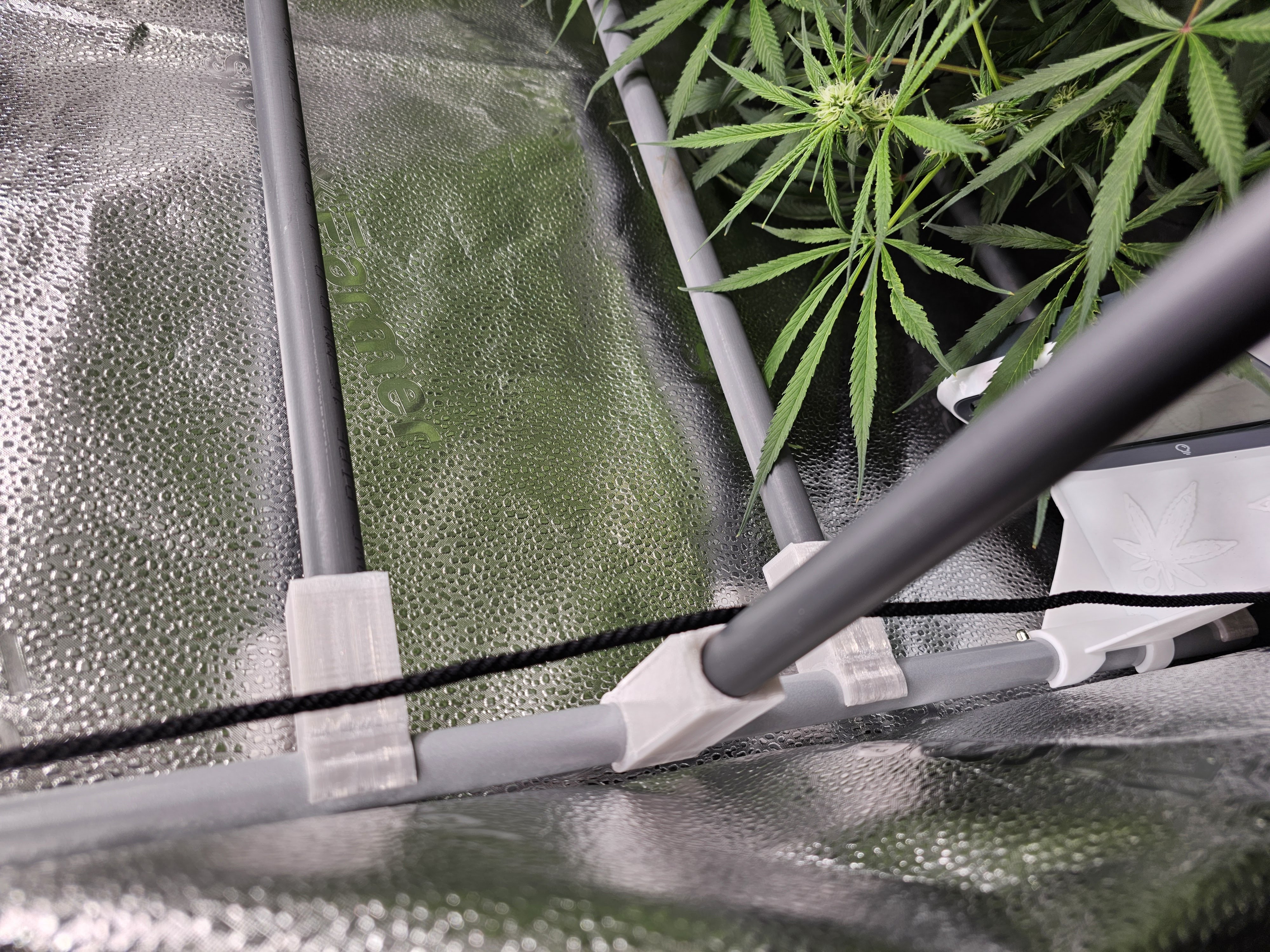 Grow tent brace
